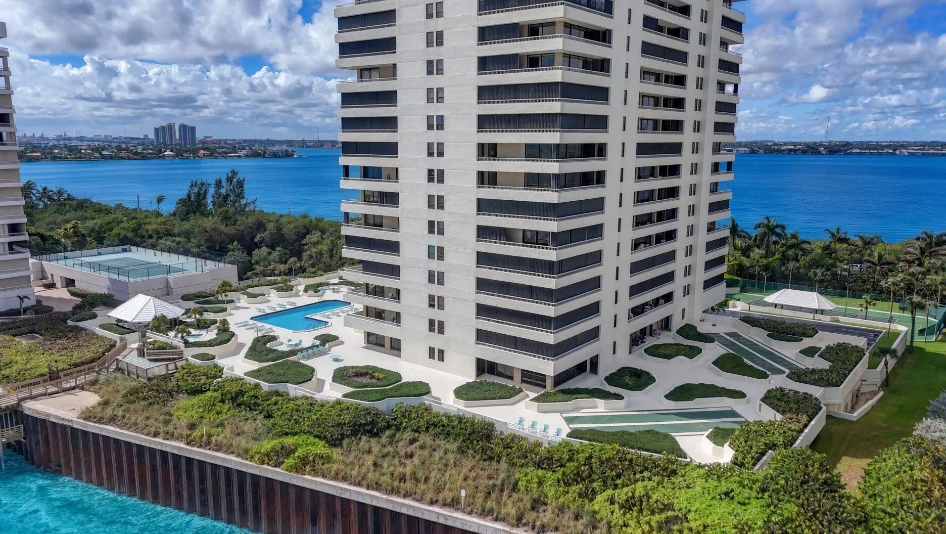 5280 N OCEAN Drive #4D