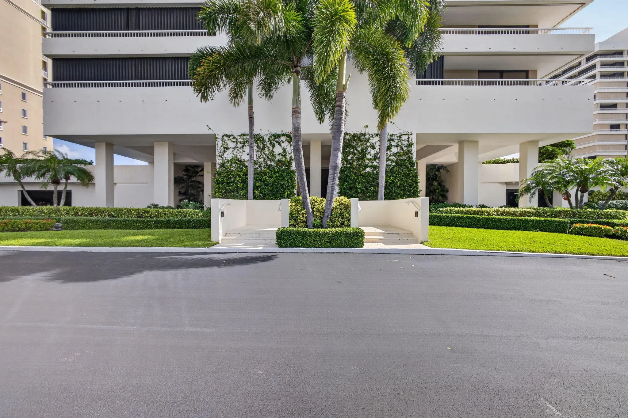 5280 N OCEAN Drive #4D