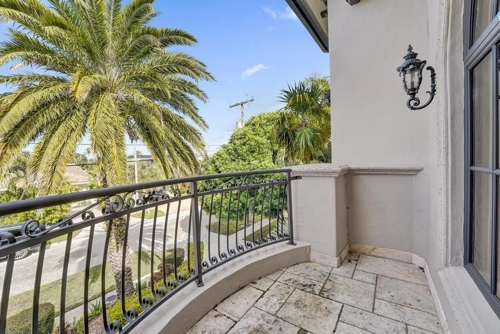 2340 NE 47TH Street