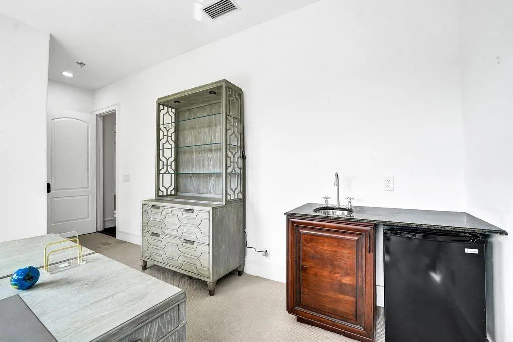 2340 NE 47TH Street