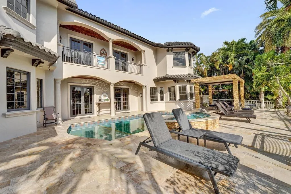 2340 NE 47TH Street