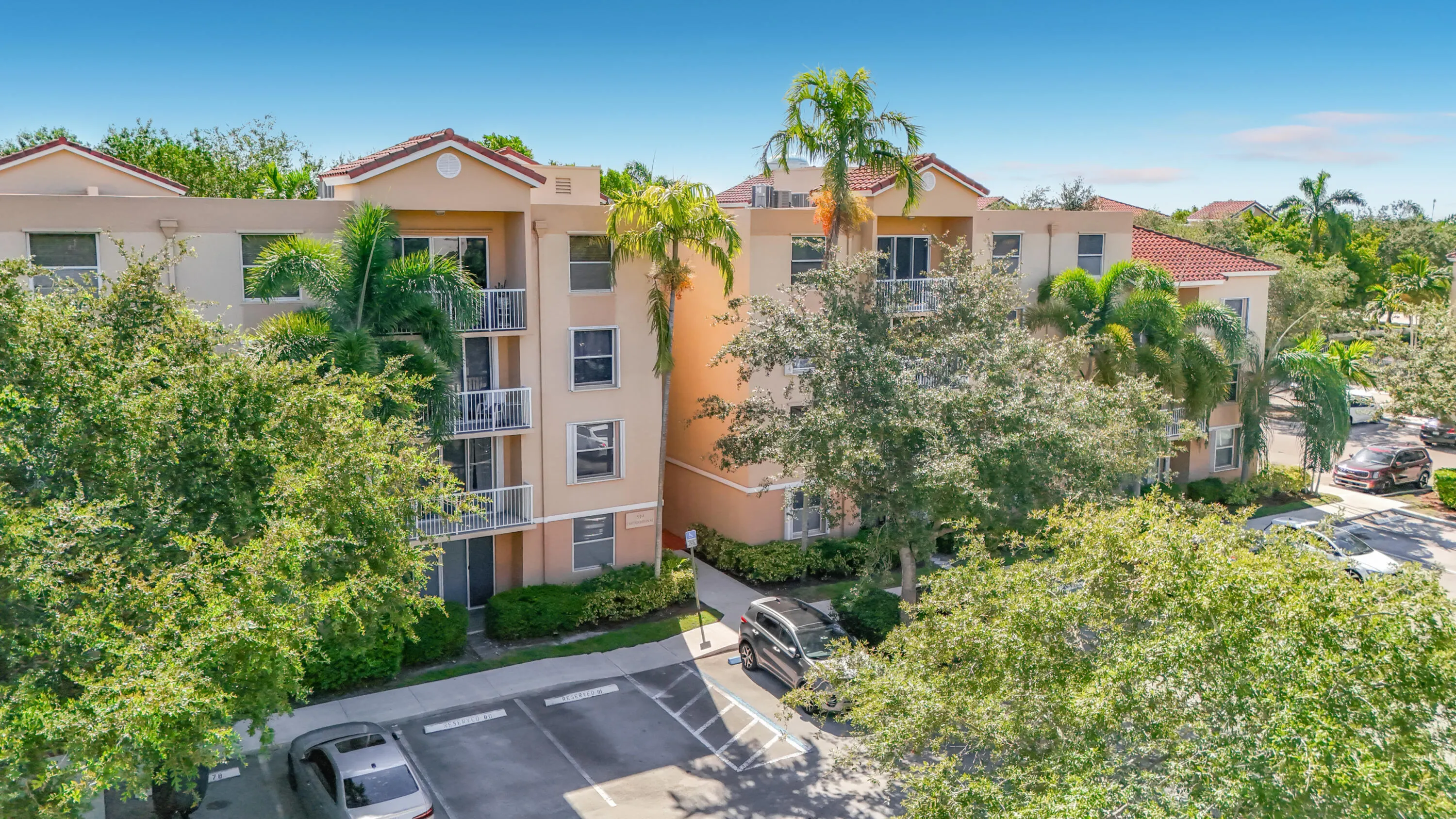 519 E SHERIDAN Street #4042