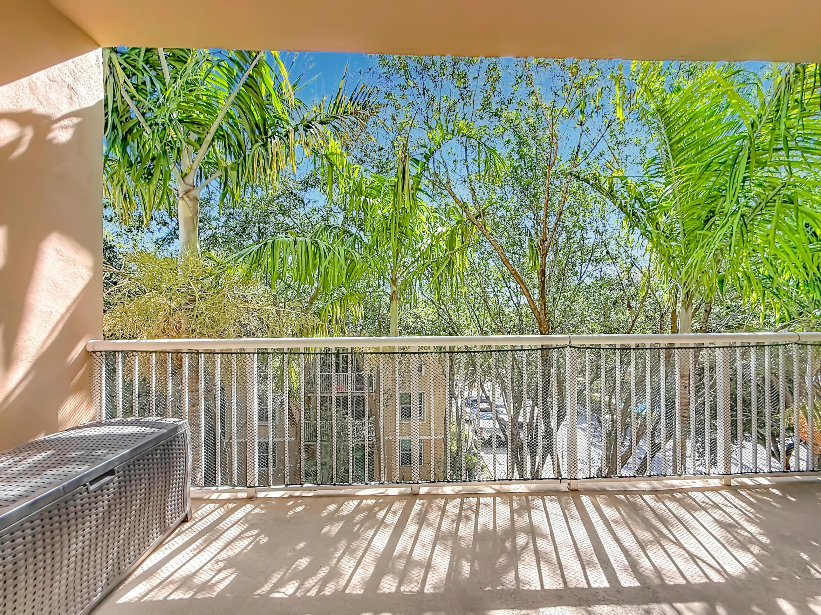 519 E SHERIDAN Street #4042