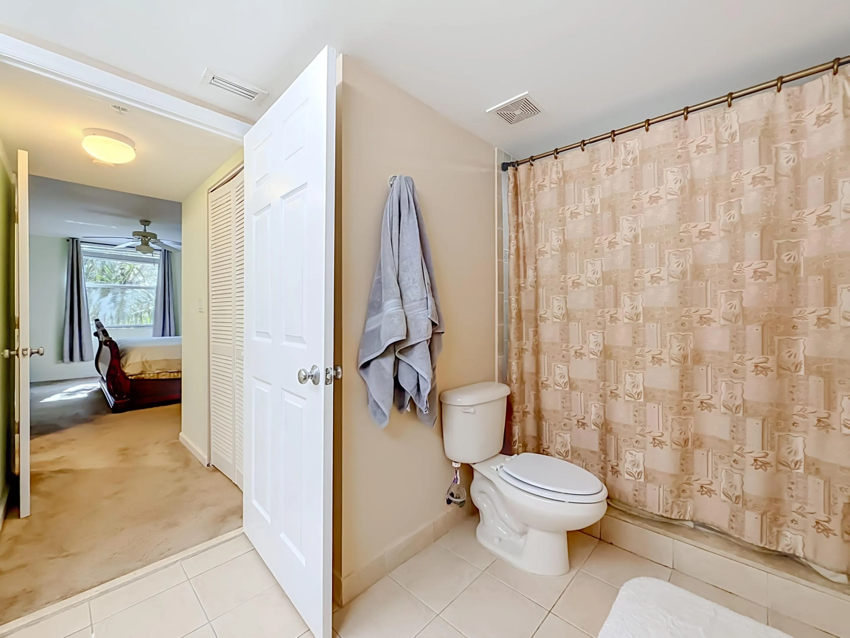 519 E SHERIDAN Street #4042