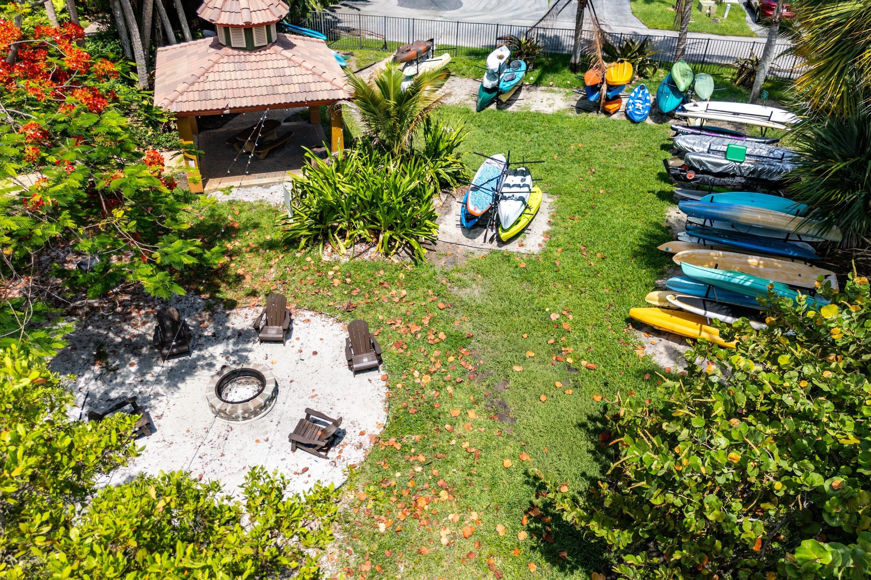16 VIA LAGO