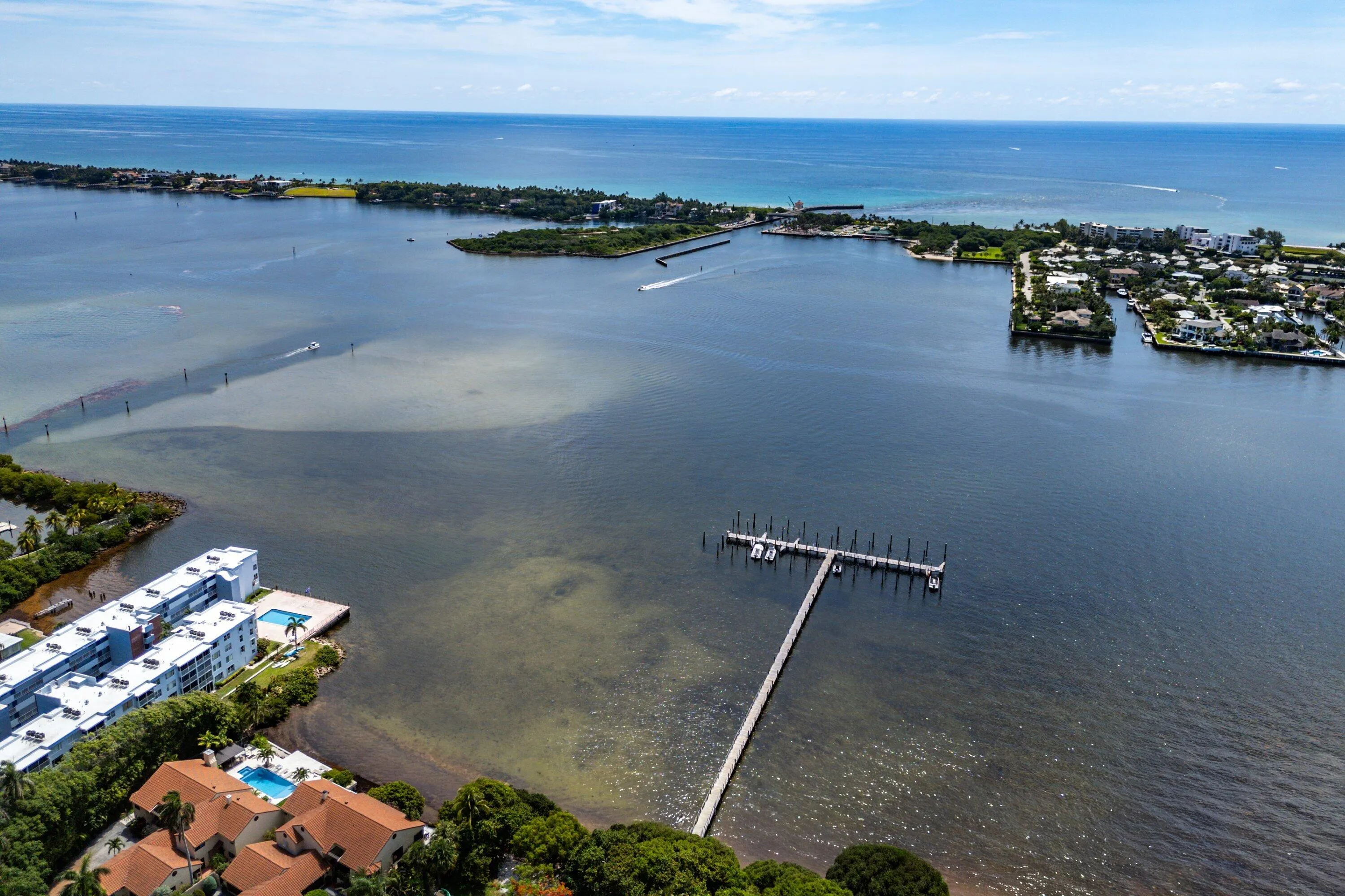 16 VIA LAGO