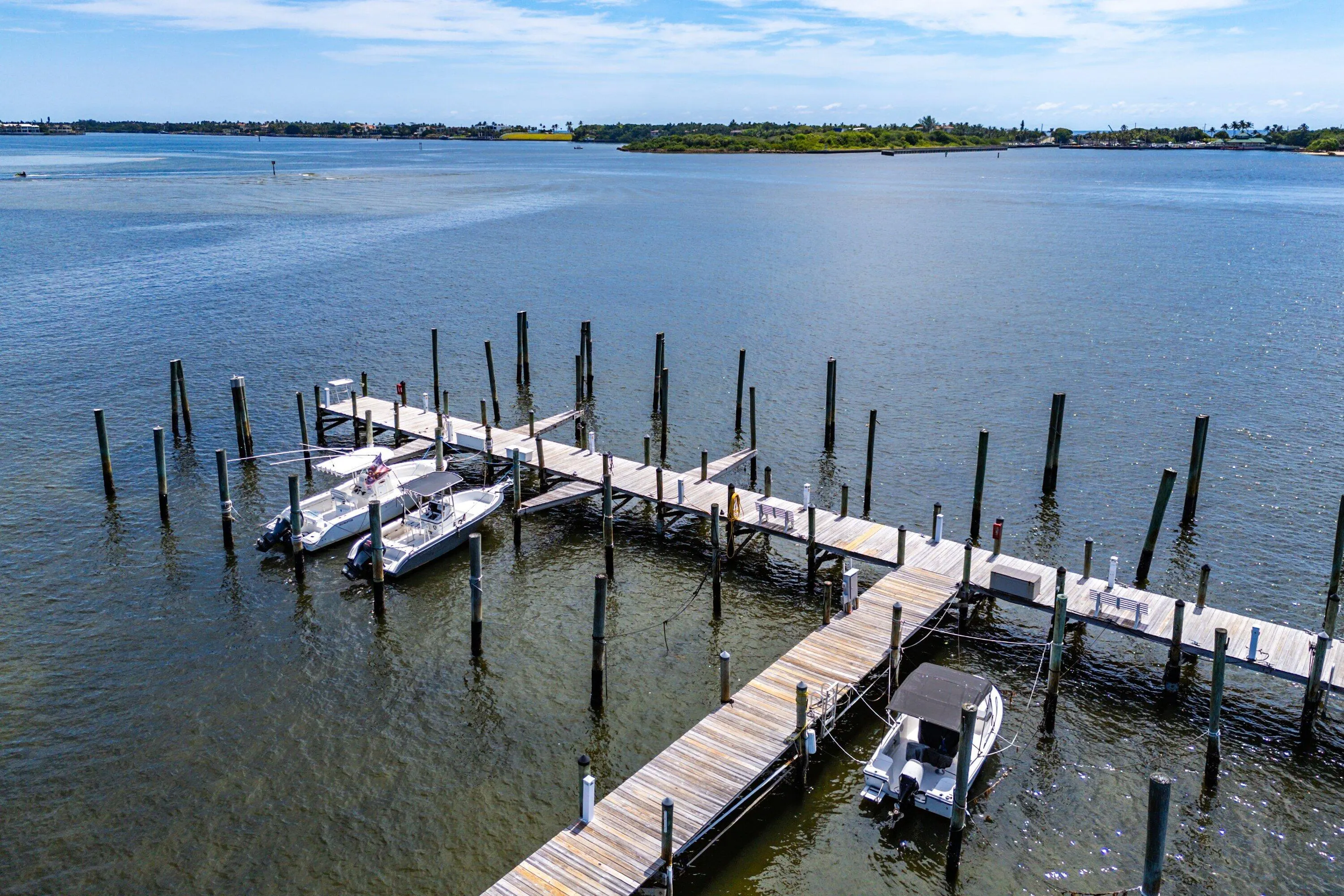 16 VIA LAGO