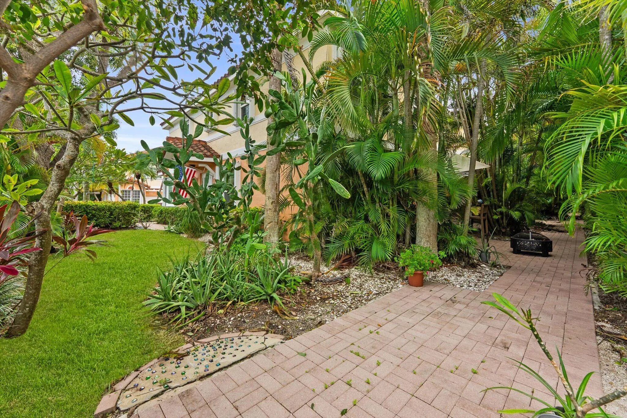1950 NE 7th Street #105