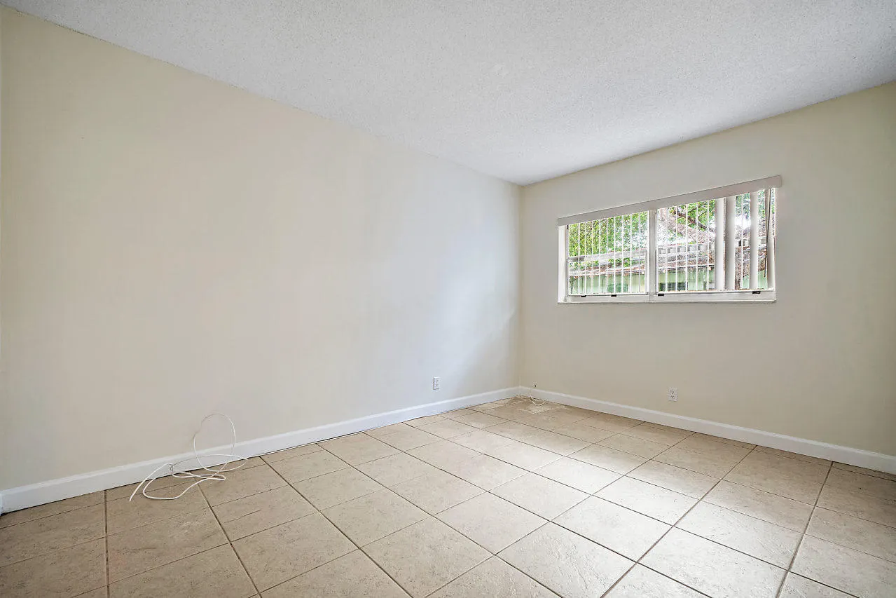 701 NE 7TH Avenue #2