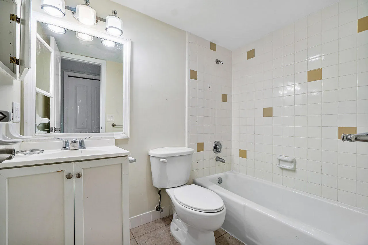 701 NE 7TH Avenue #2