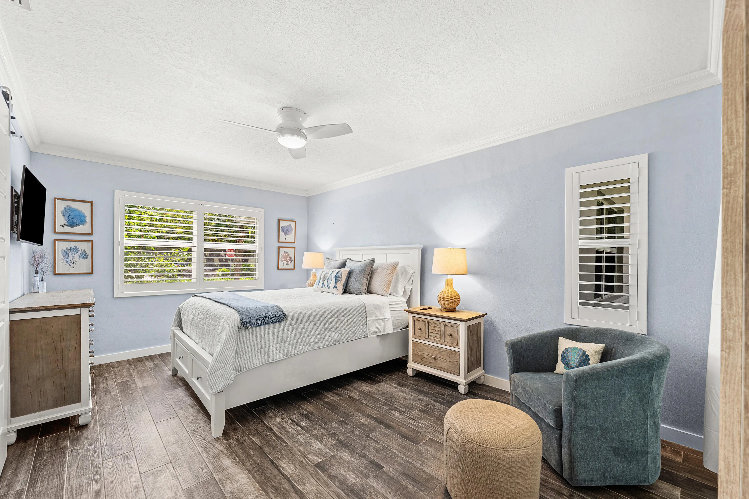 1025 Casuarina Road #4