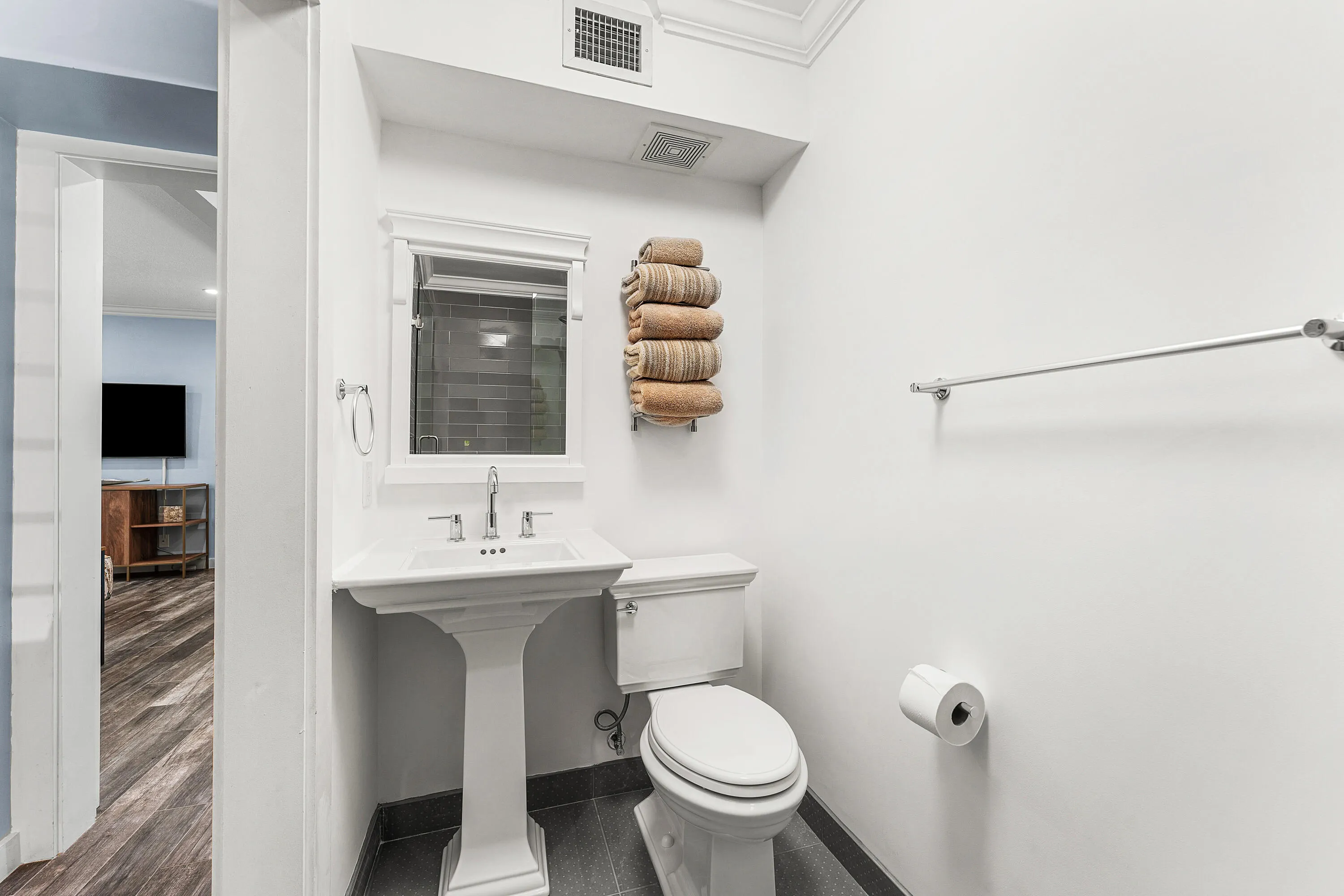 1025 Casuarina Road #4