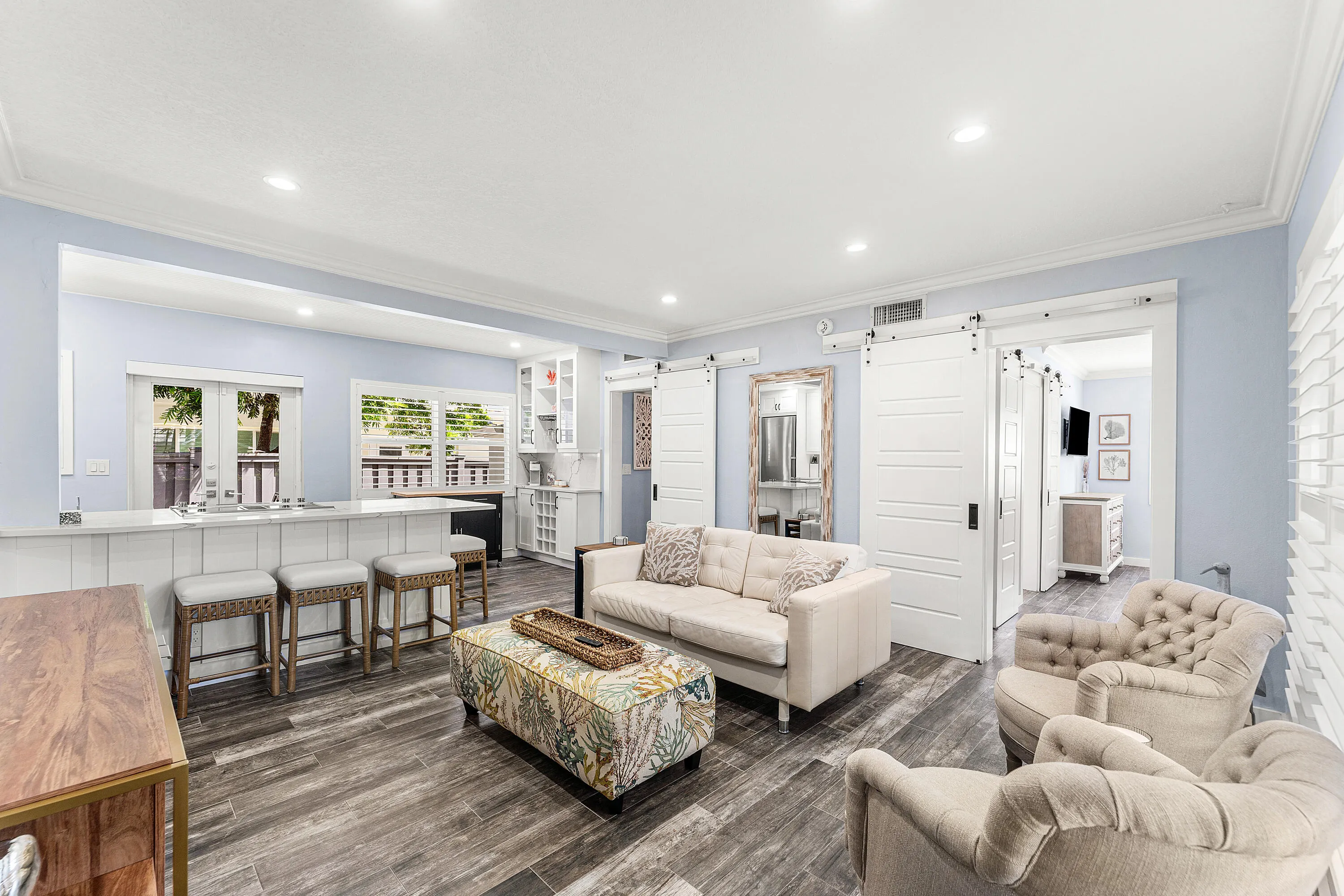1025 Casuarina Road #4