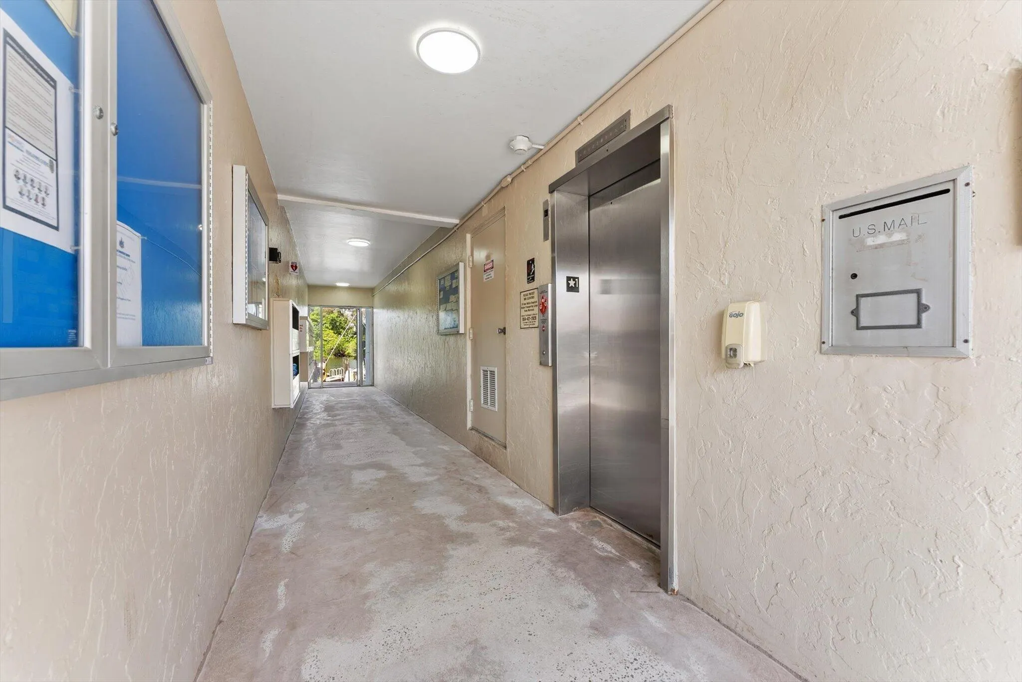1319 E HILLSBORO Boulevard #409
