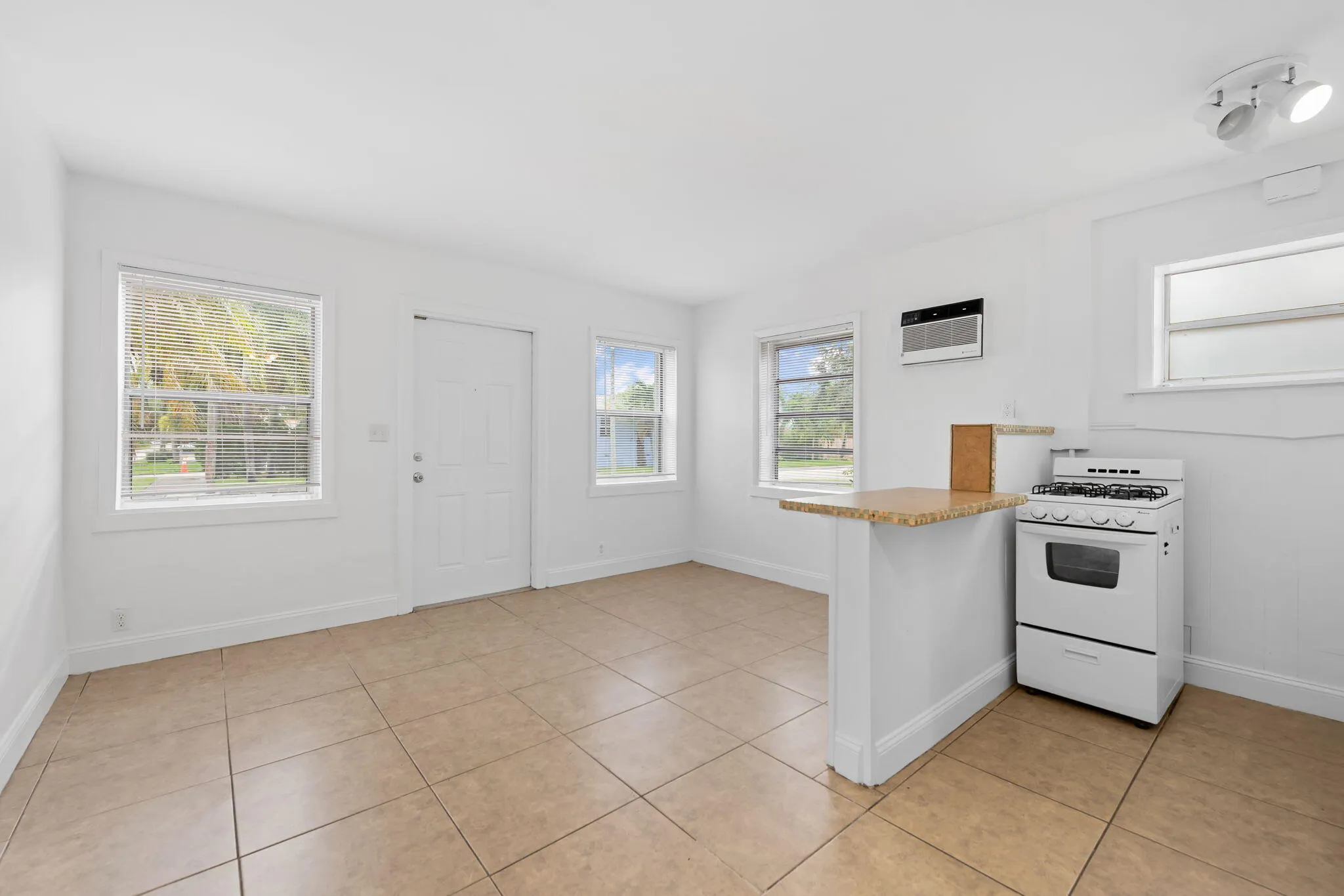 924 N 16TH Avenue