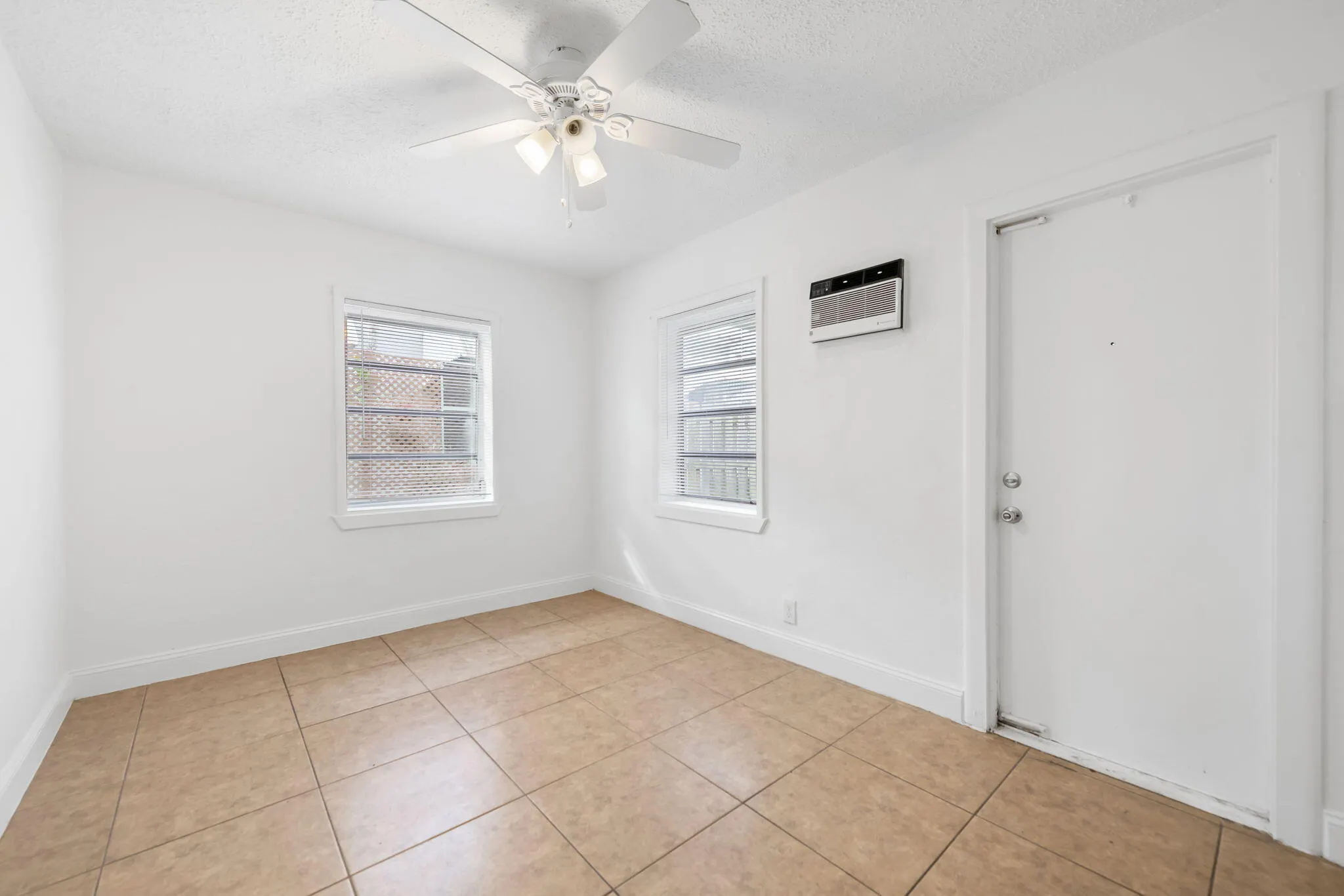 924 N 16TH Avenue