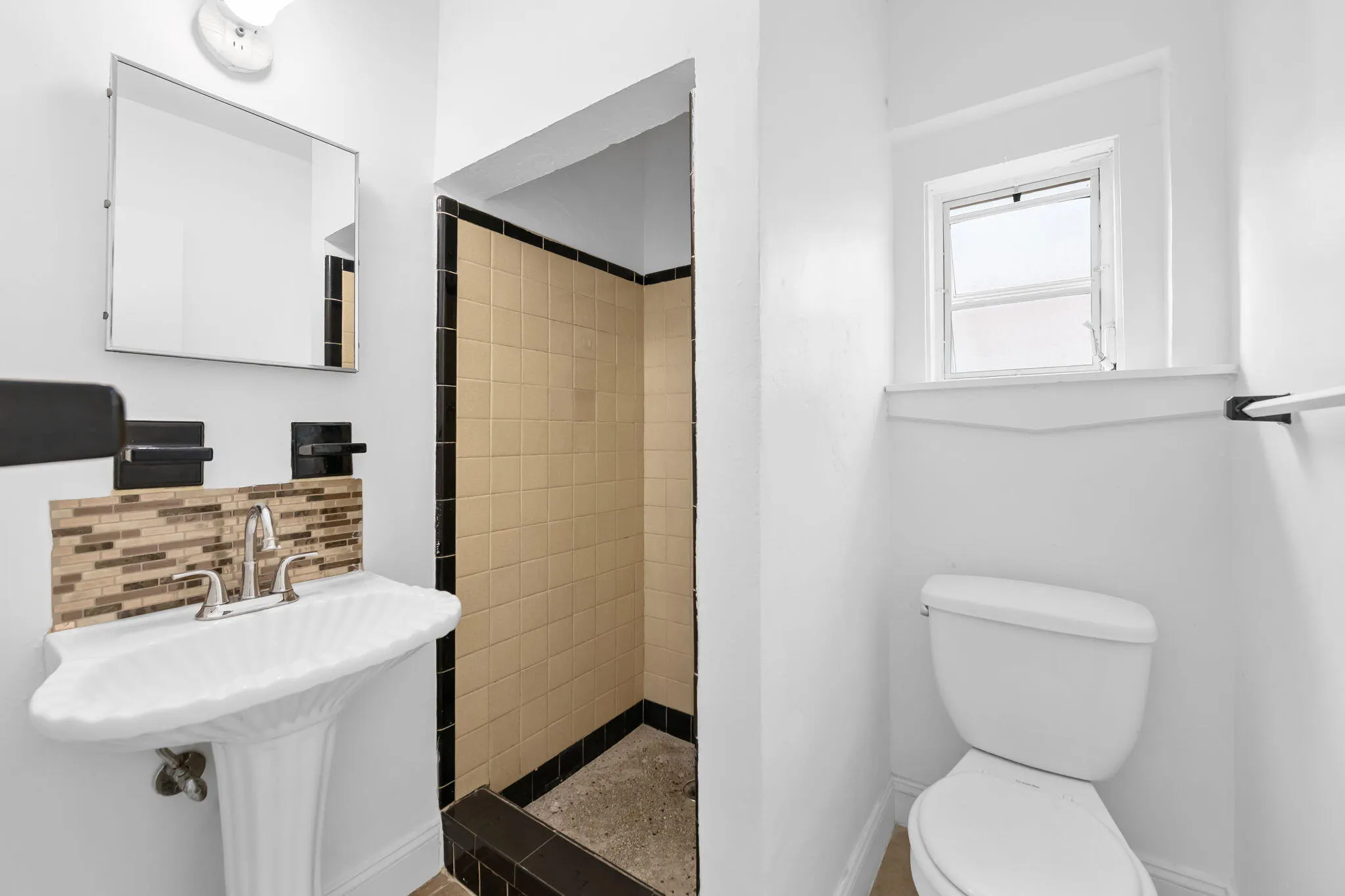 924 N 16TH Avenue
