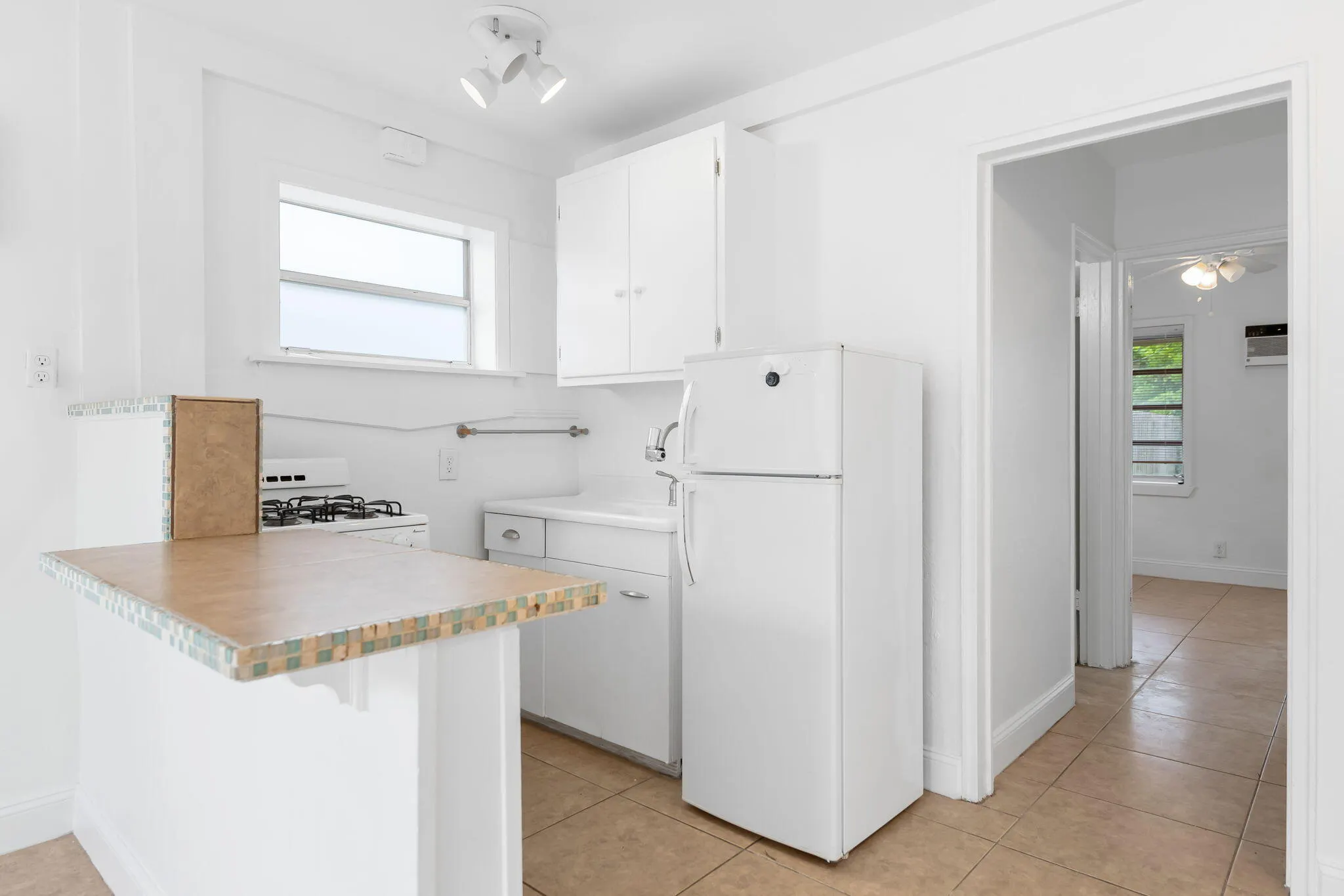 924 N 16TH Avenue