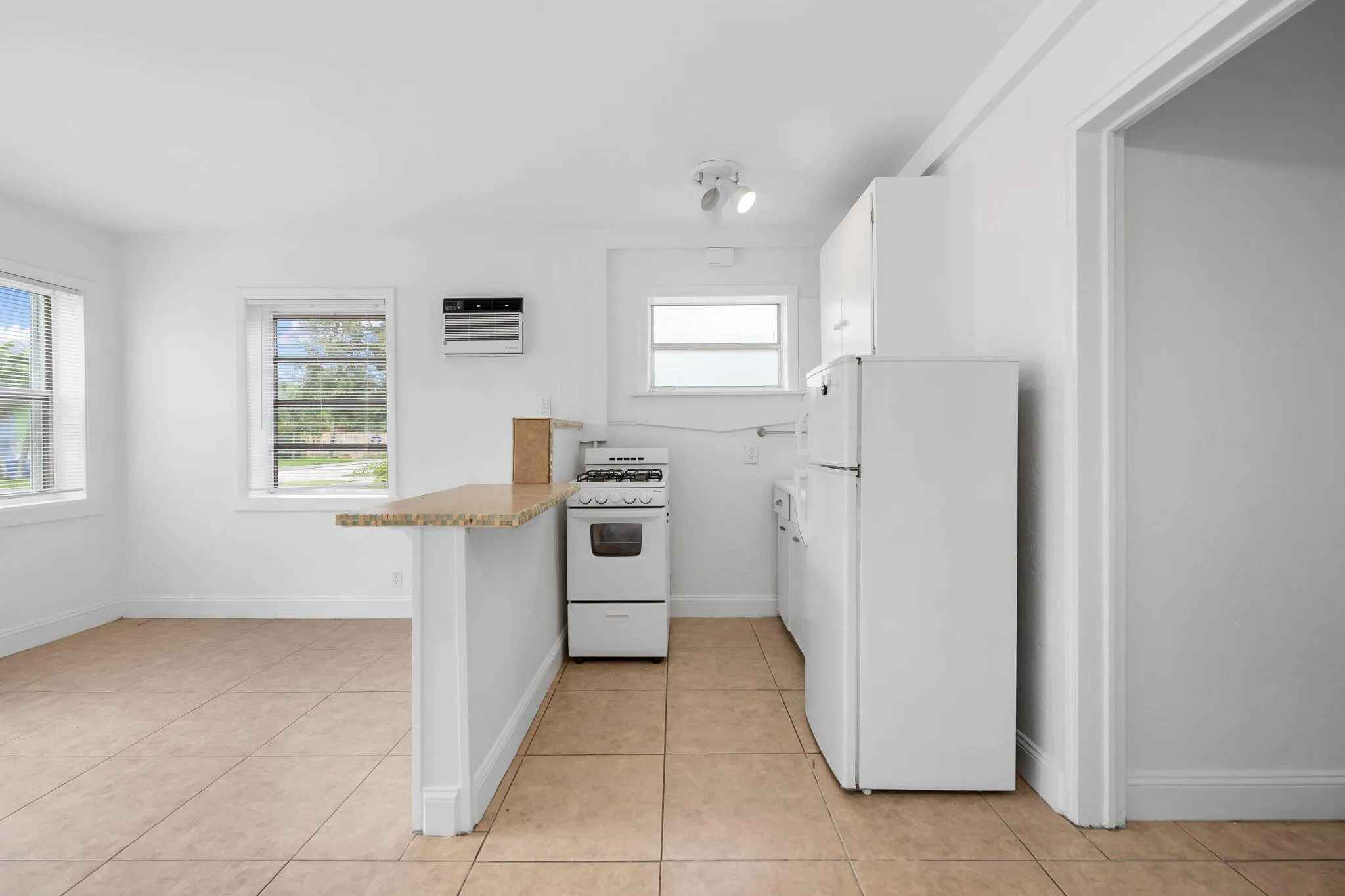 924 N 16TH Avenue