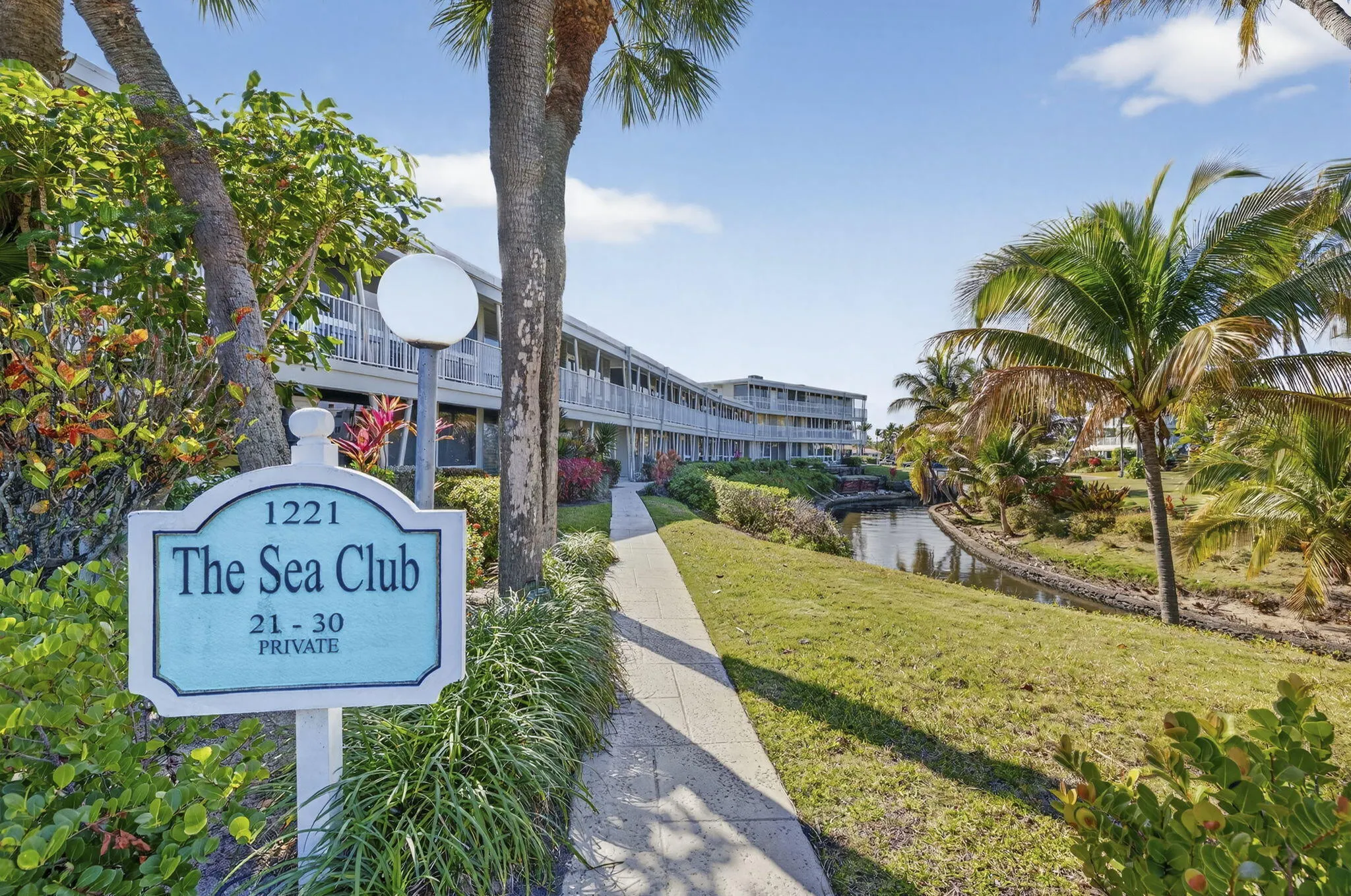 1221 HILLSBORO MILE #23A