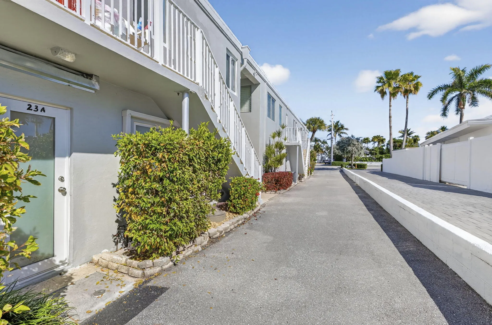 1221 HILLSBORO MILE #23A