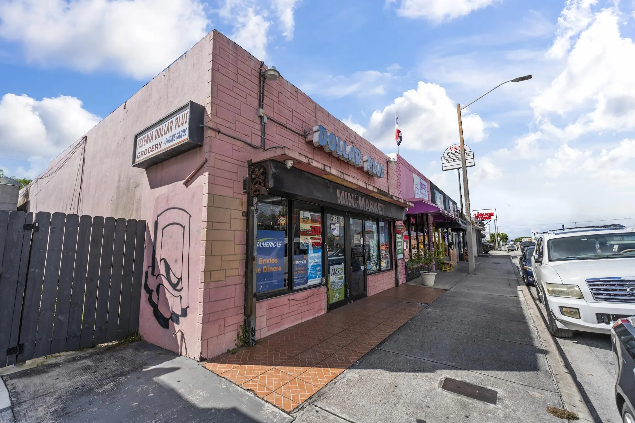 3152 NW 7TH Street