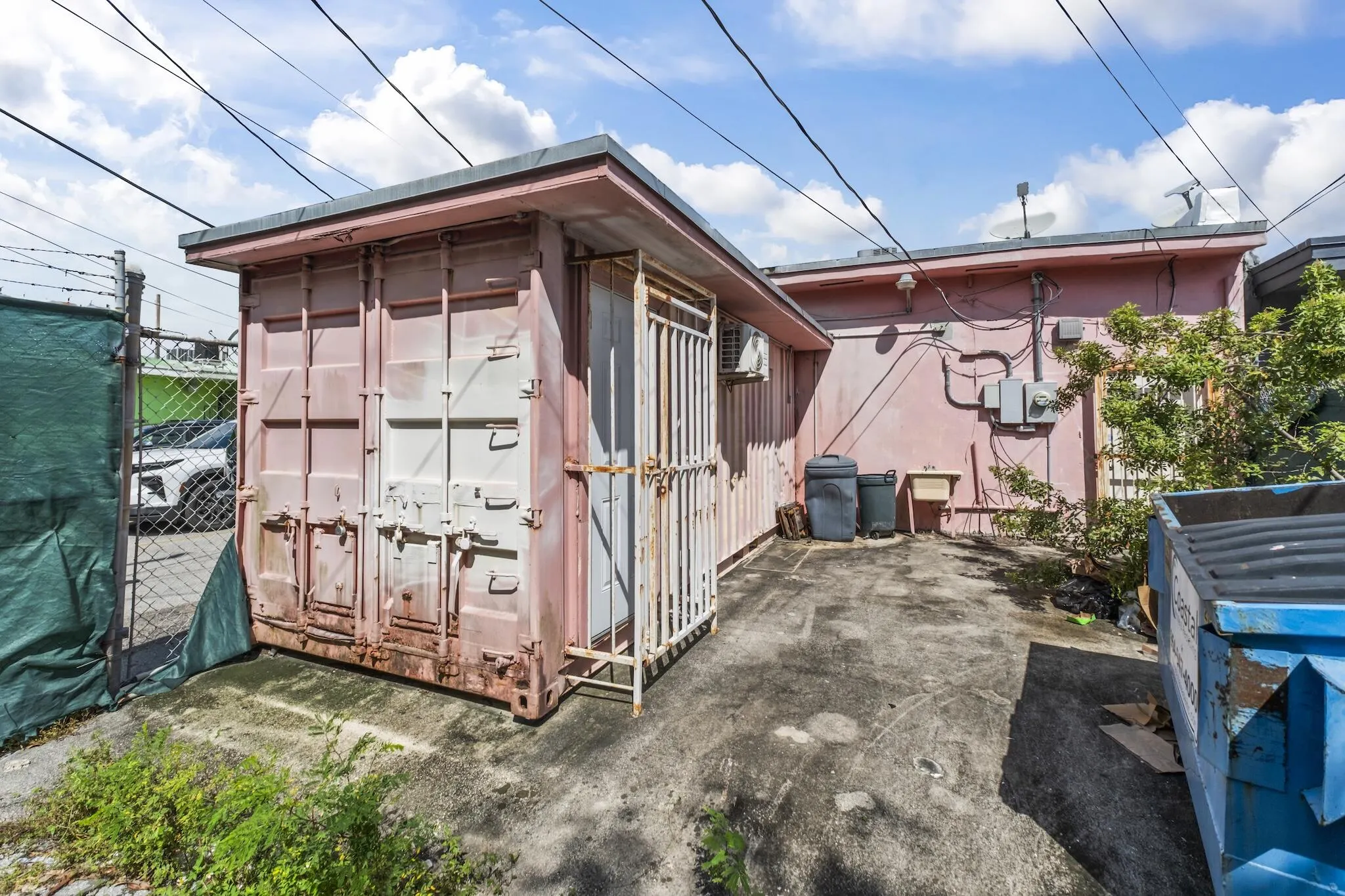 3152 NW 7TH Street