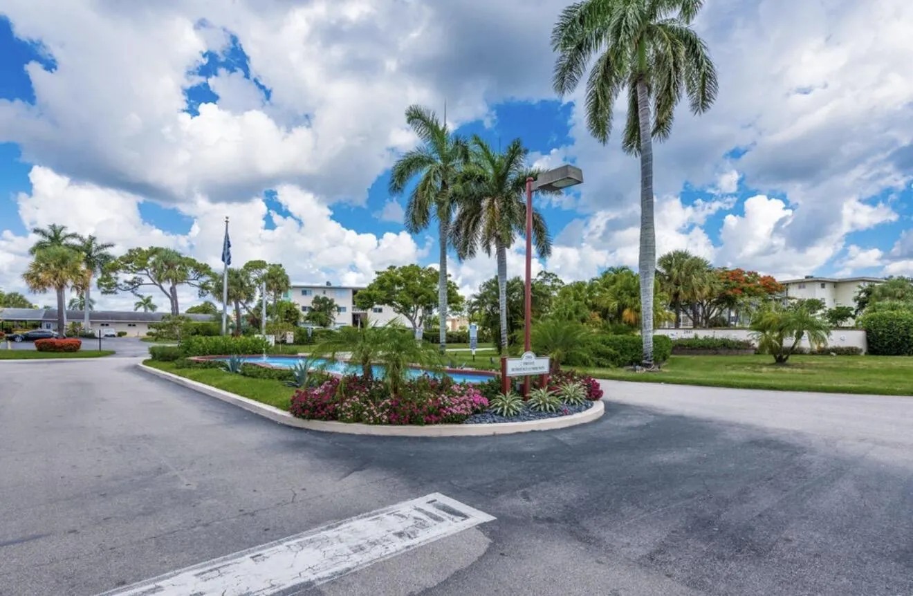 2855 GARDEN Drive S #306