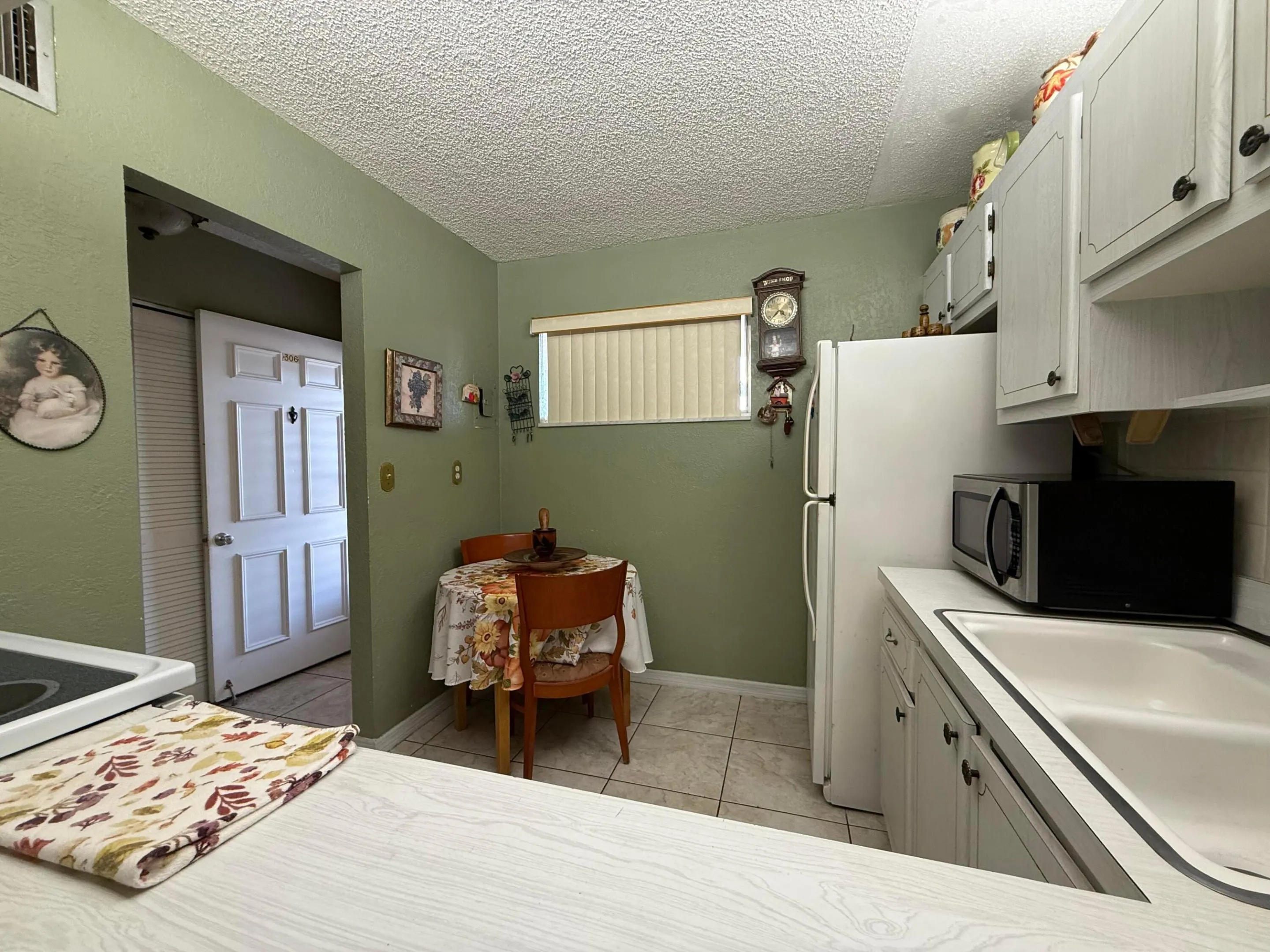 2855 GARDEN Drive S #306