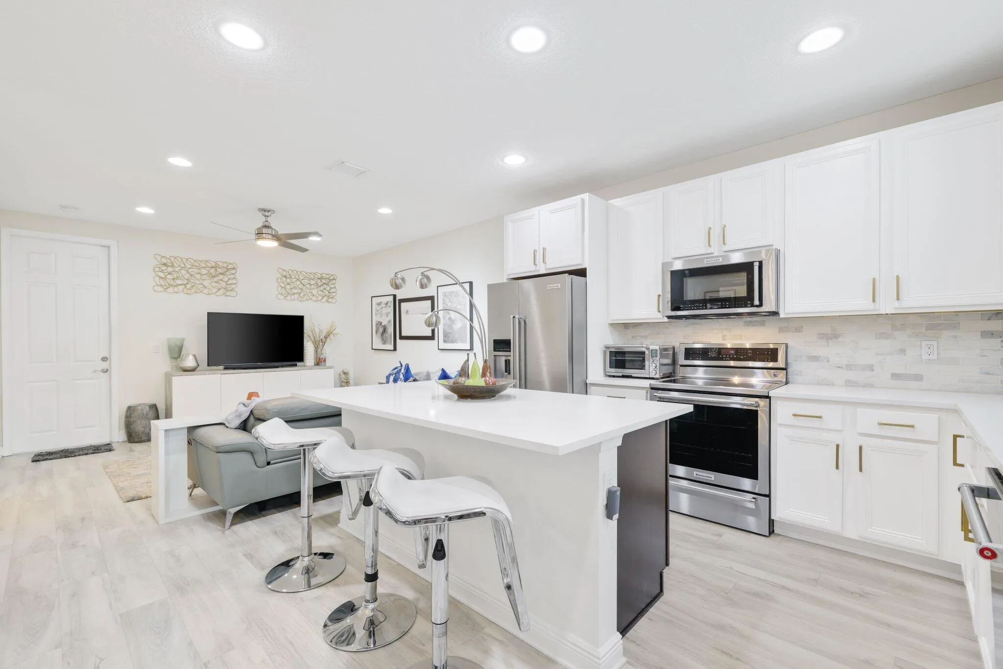 3112 Waterside Circle