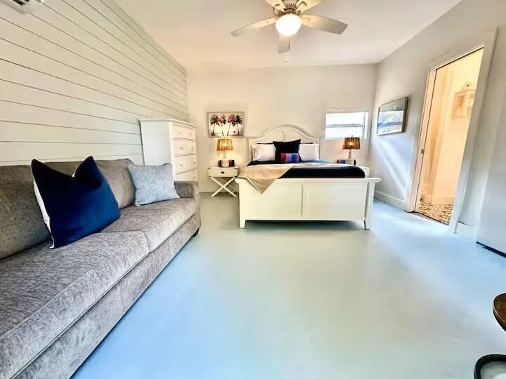 310 GRANADA Street #B