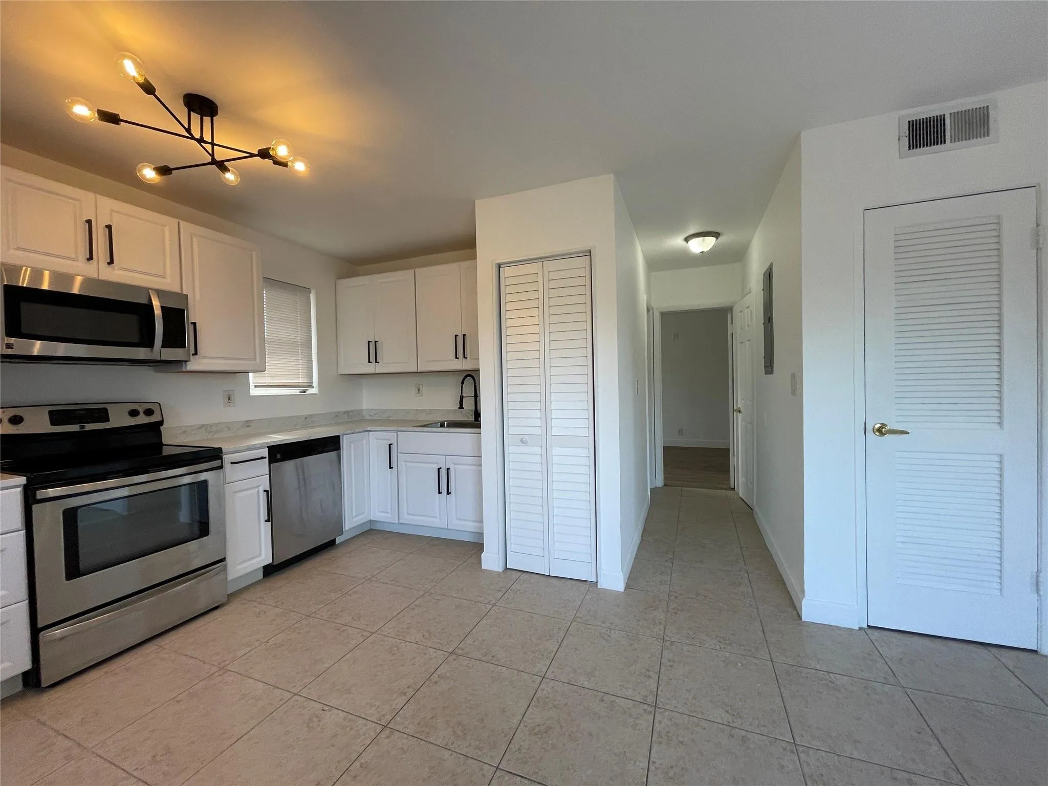 4071 N DIXIE Highway #20