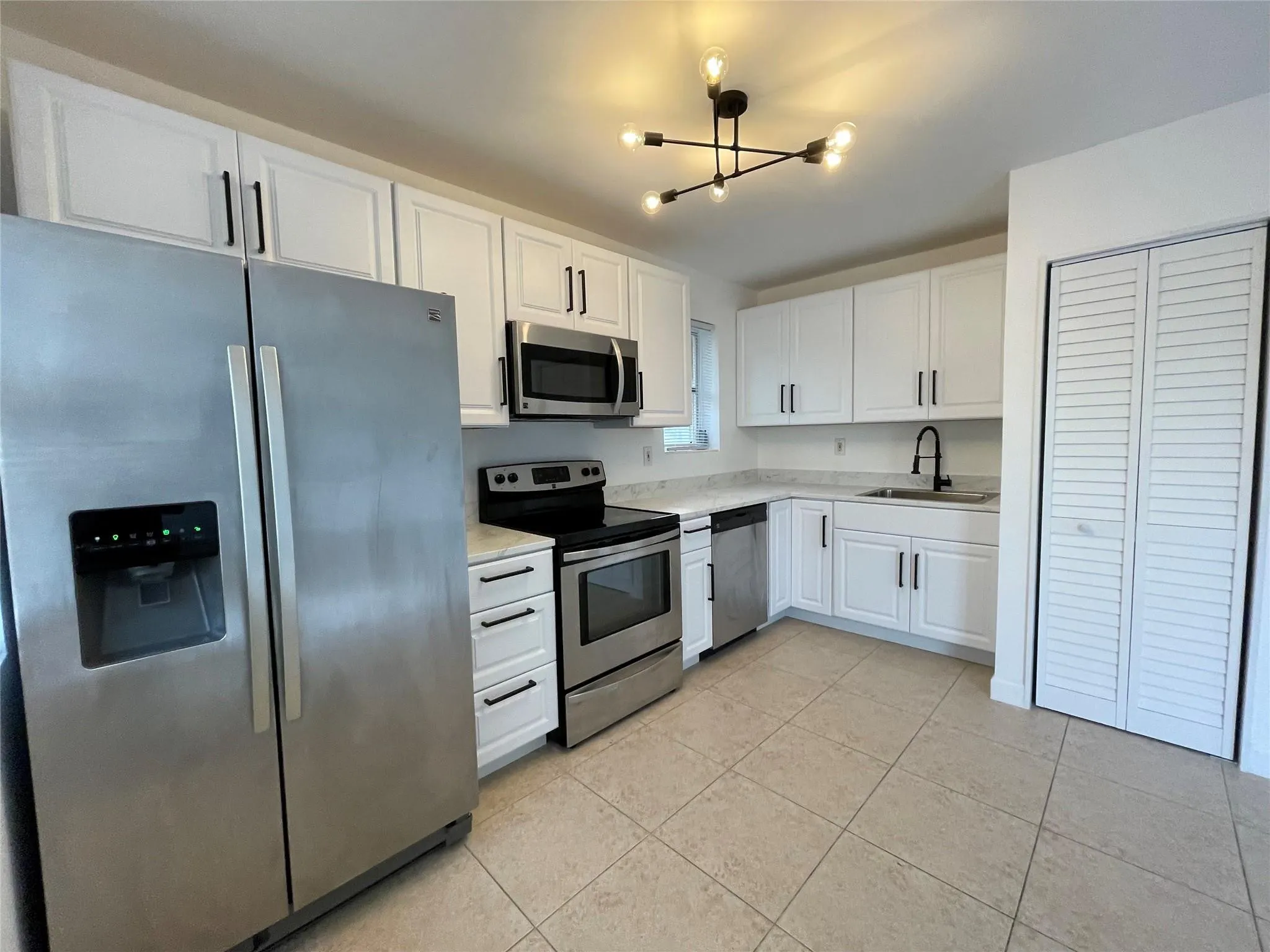 4071 N DIXIE Highway #20