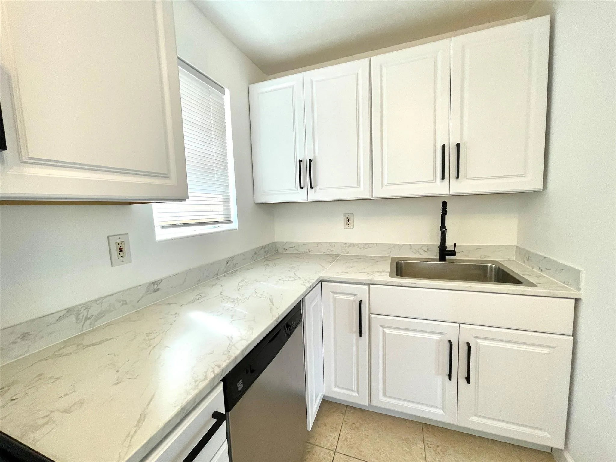 4071 N DIXIE Highway #20