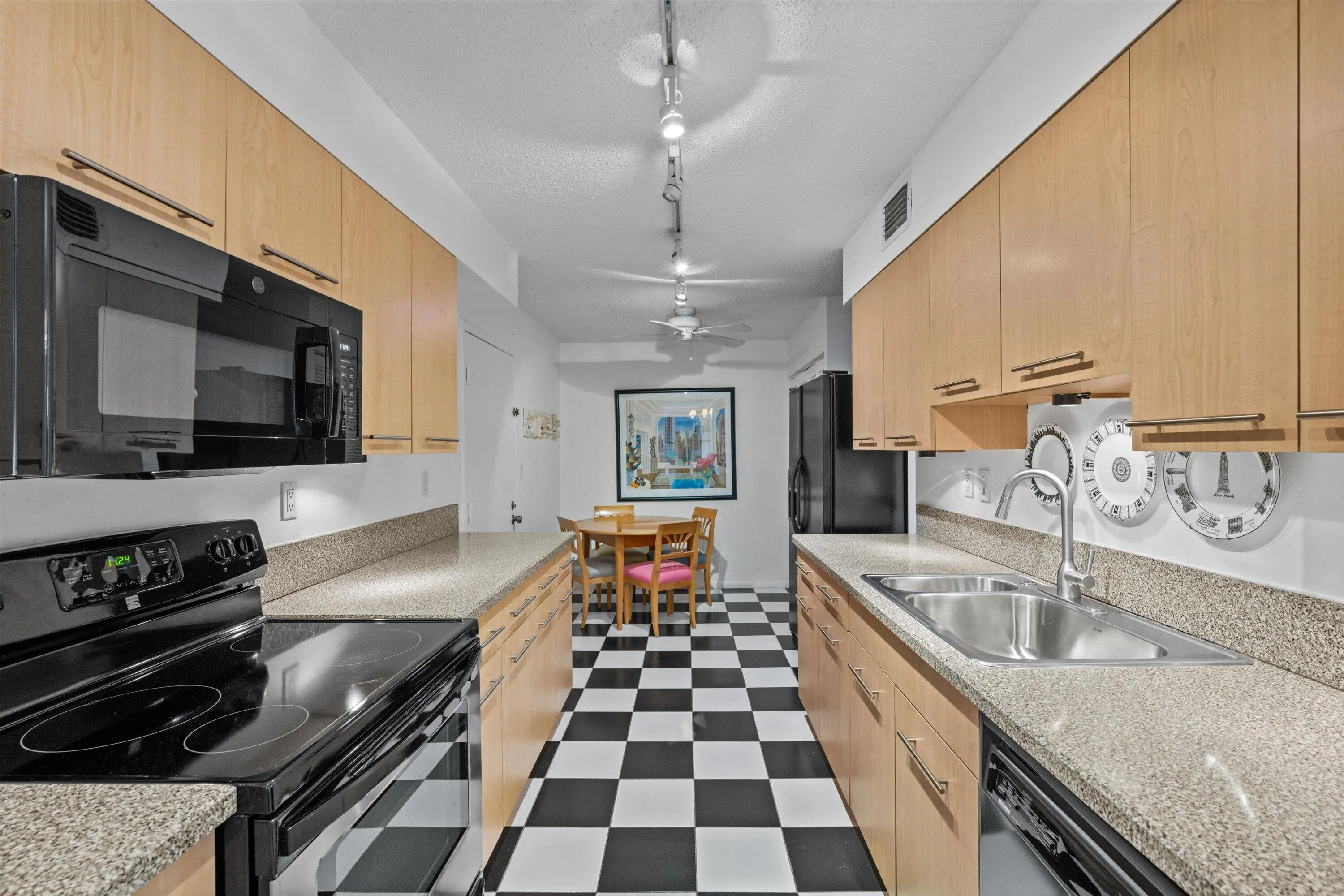 611 SE 7TH Street #PH-5