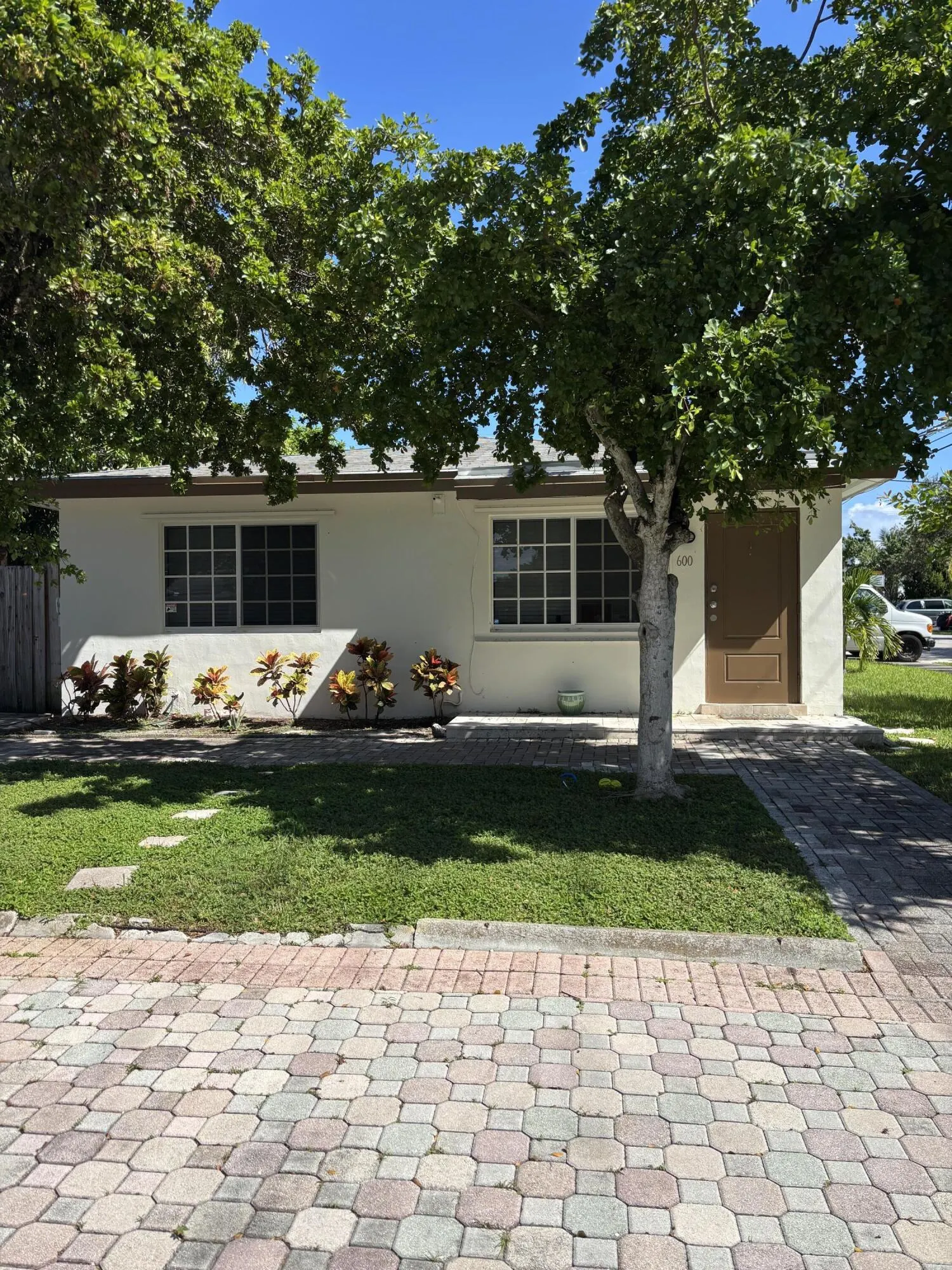 600 NE 12TH Avenue #1