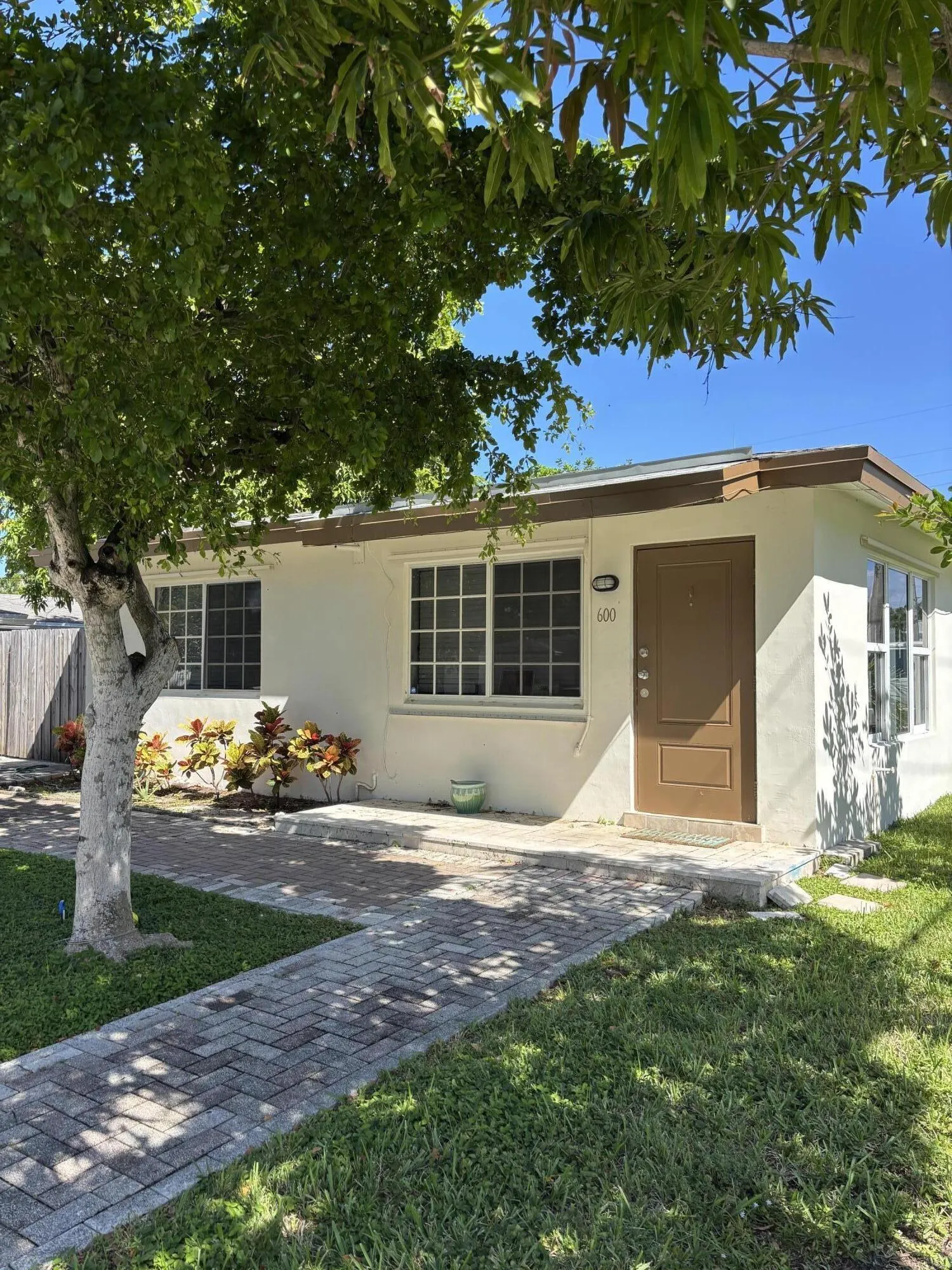 600 NE 12TH Avenue #1