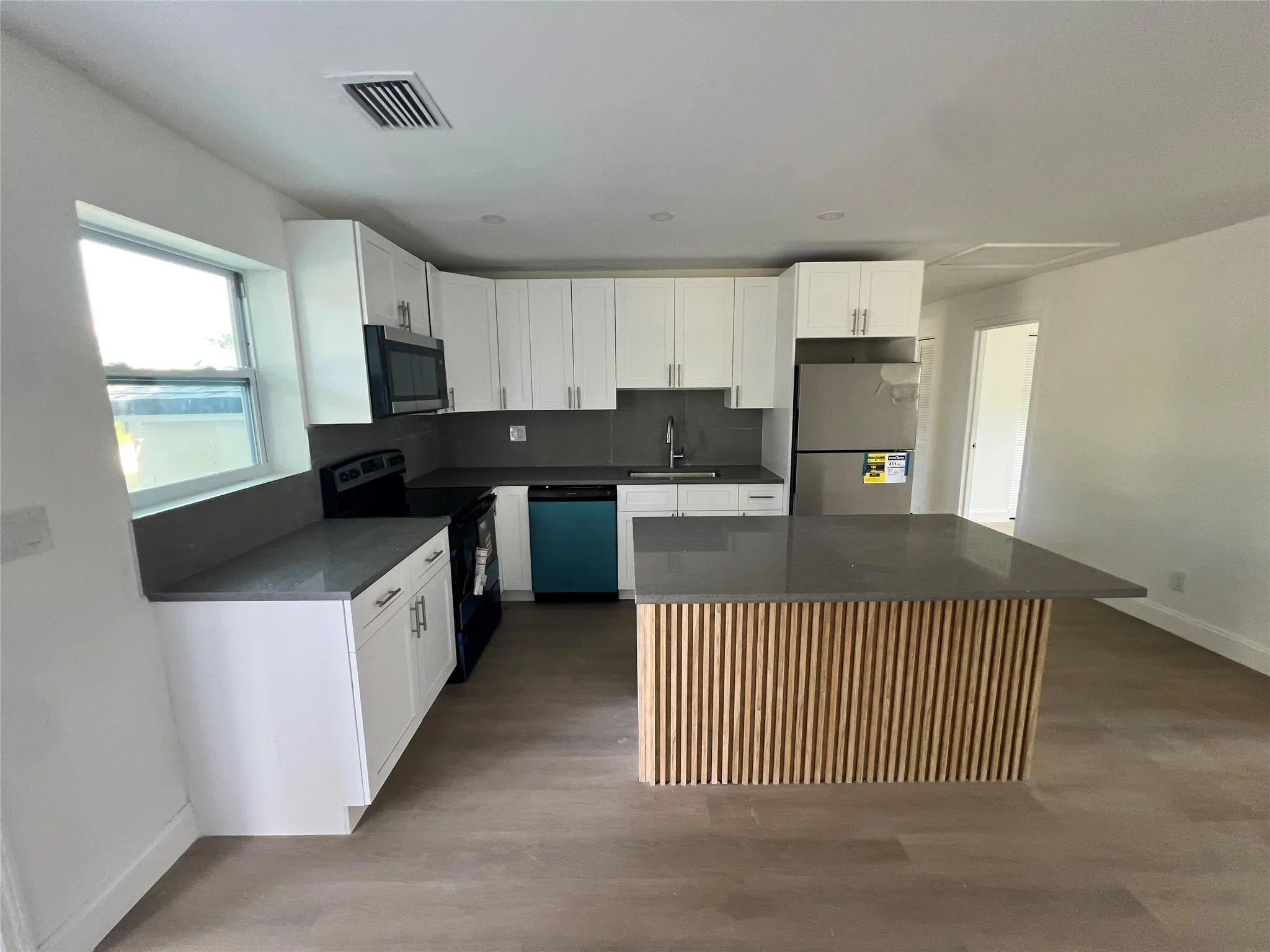 422 SW 4TH Avenue #B