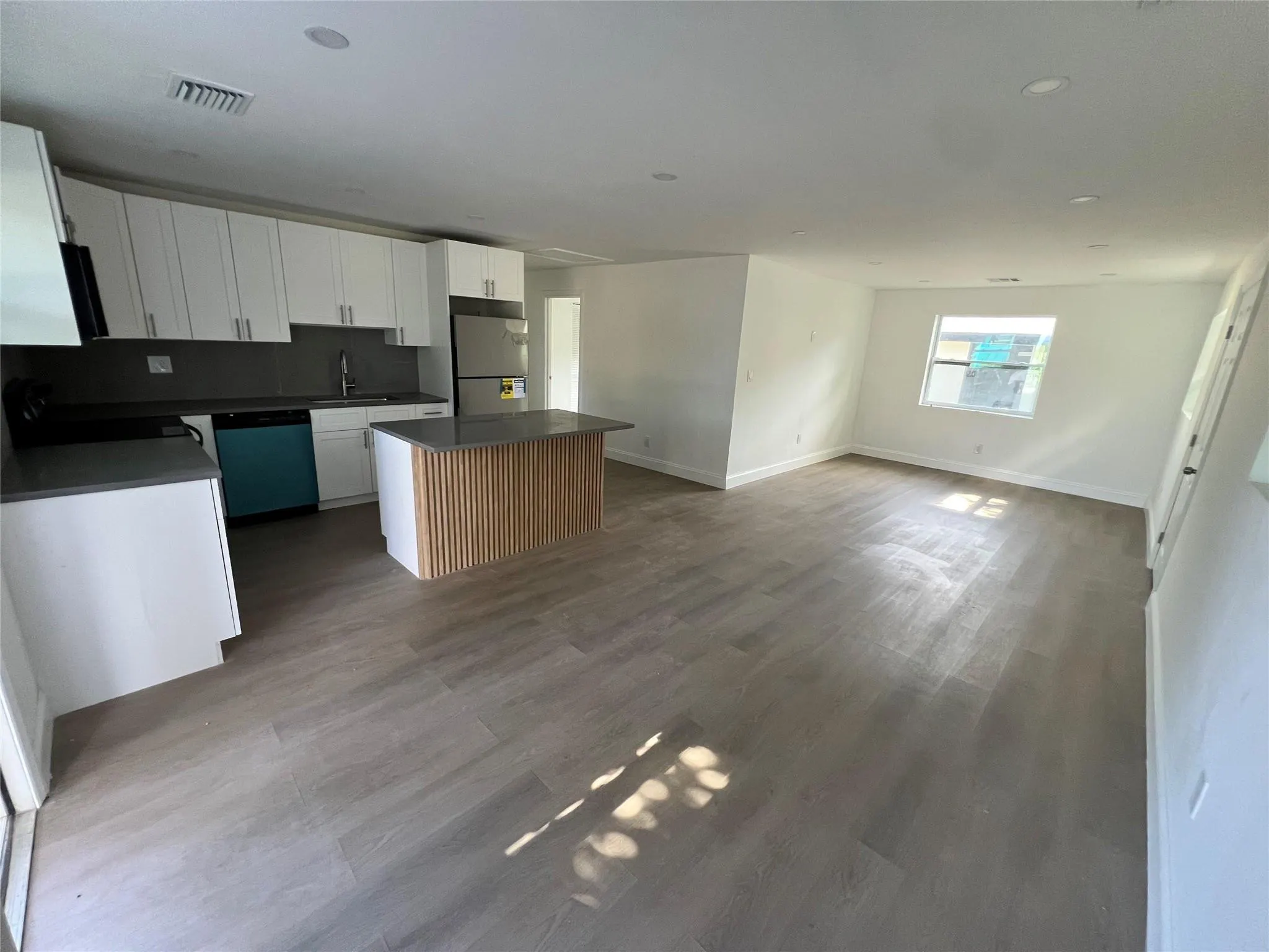 422 SW 4TH Avenue #B
