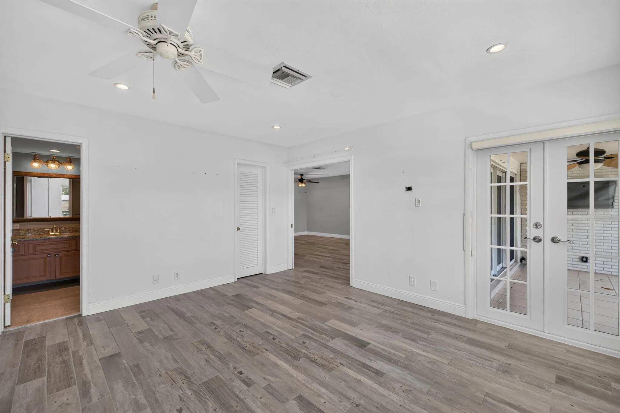 2820 NE 30TH Street #9