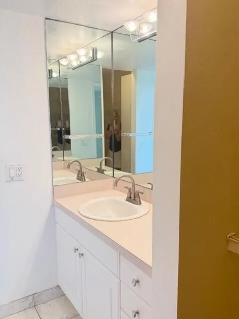 1350 RIVER REACH Drive #401