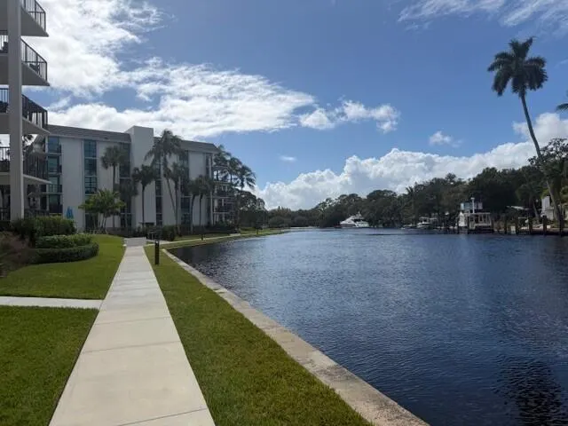1350 RIVER REACH Drive #401
