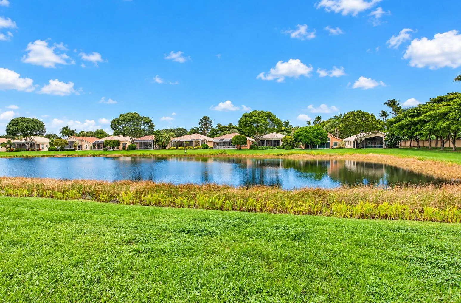 6517 Vía Trento