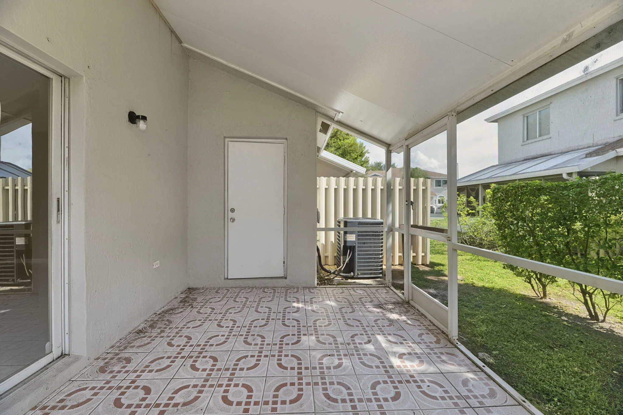 4728 SW 13TH Place