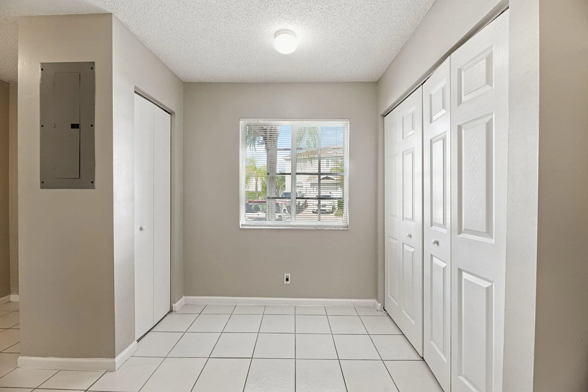 4728 SW 13TH Place