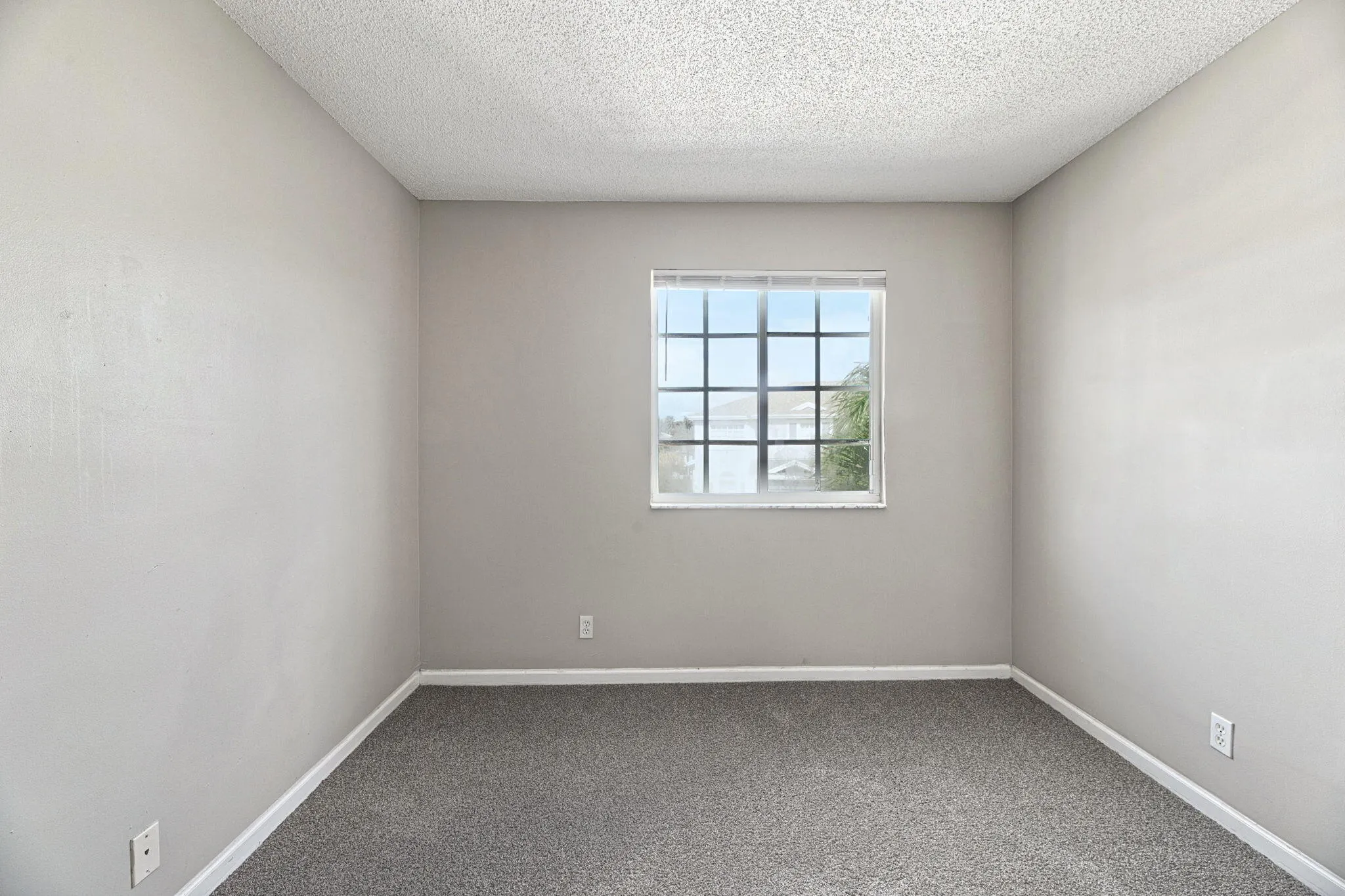 4728 SW 13TH Place