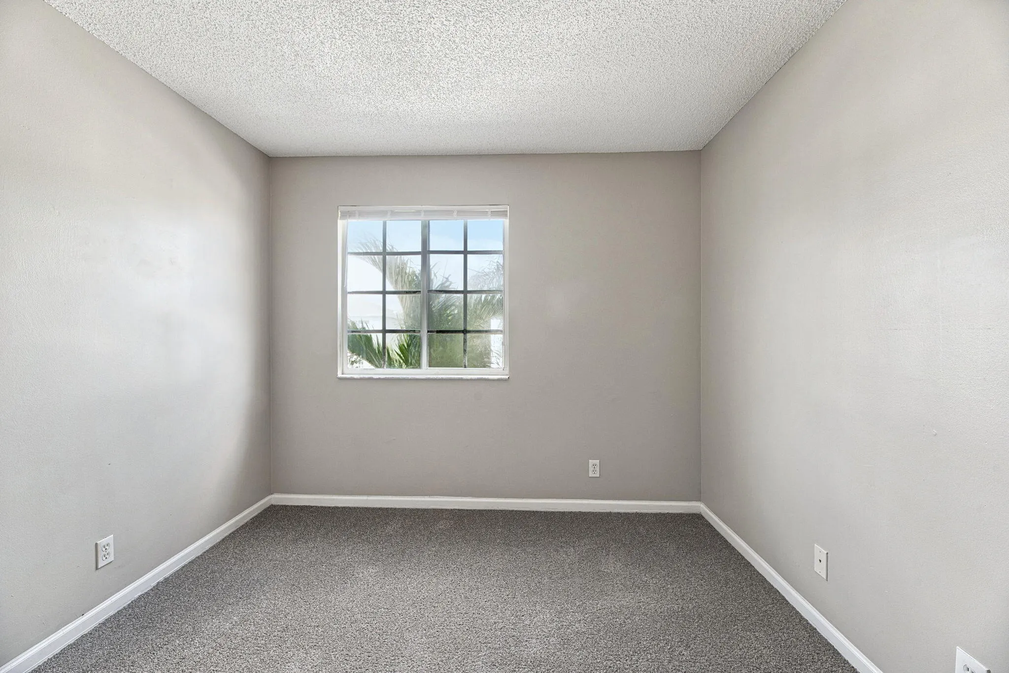 4728 SW 13TH Place