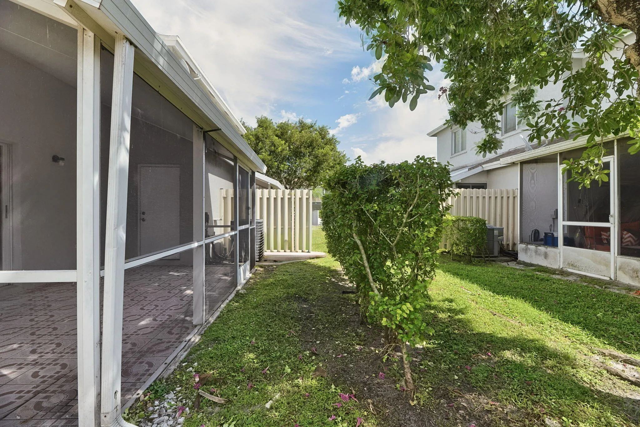 4728 SW 13TH Place