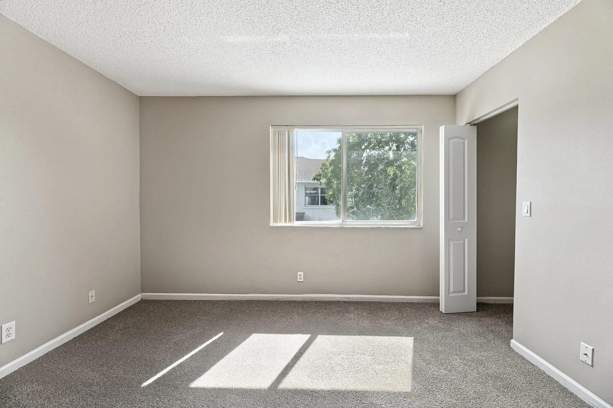 4728 SW 13TH Place