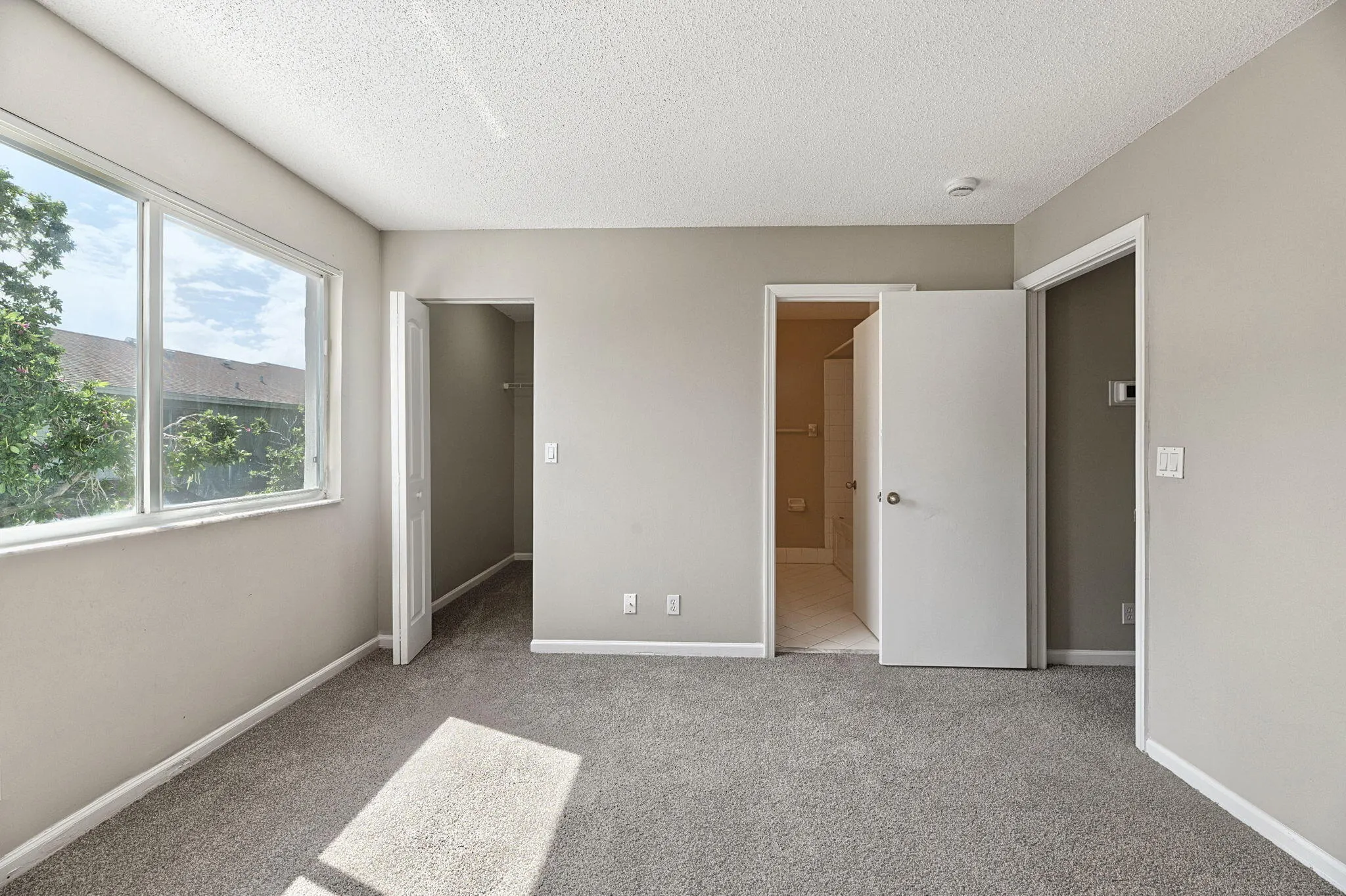 4728 SW 13TH Place